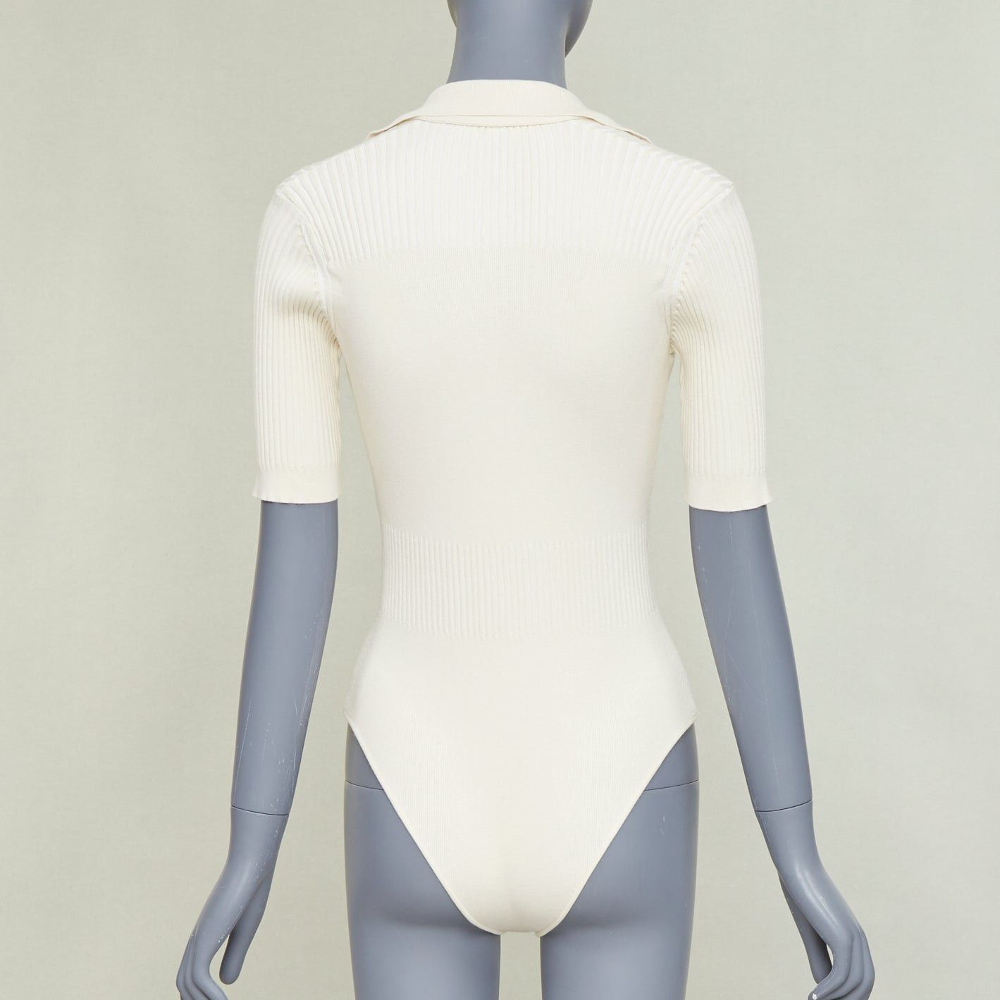 Jacquemus JACQUEMUS Le Body Yauco ivory viscose blend ribbed knit polo bodysuit top FR36 S Size S / US 4 / IT 40 - 5 Thumbnail