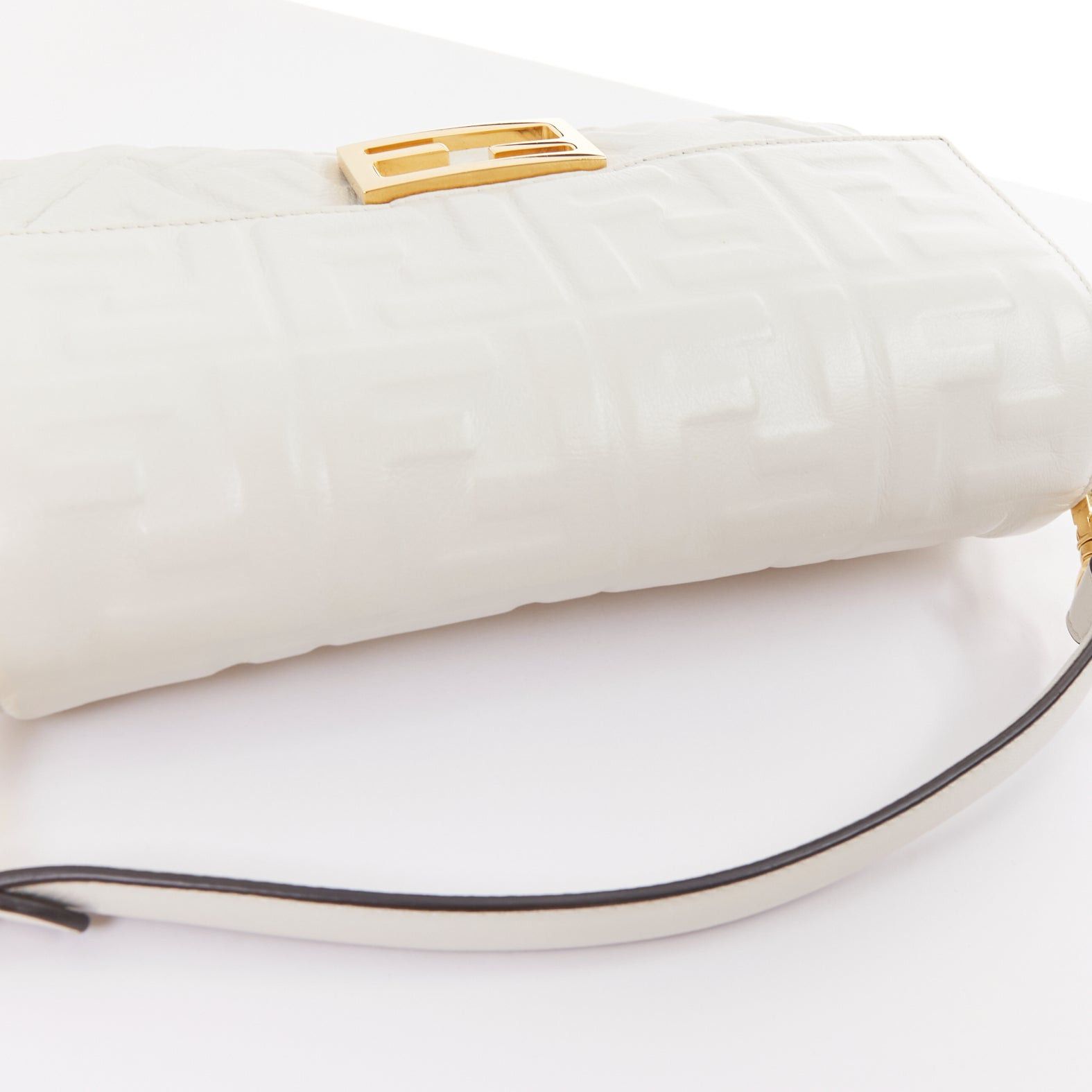 Fendi FENDI 2023 Runway Medium Baguette FF embossed white nappa leather bag Size ONE SIZE - 8 Thumbnail