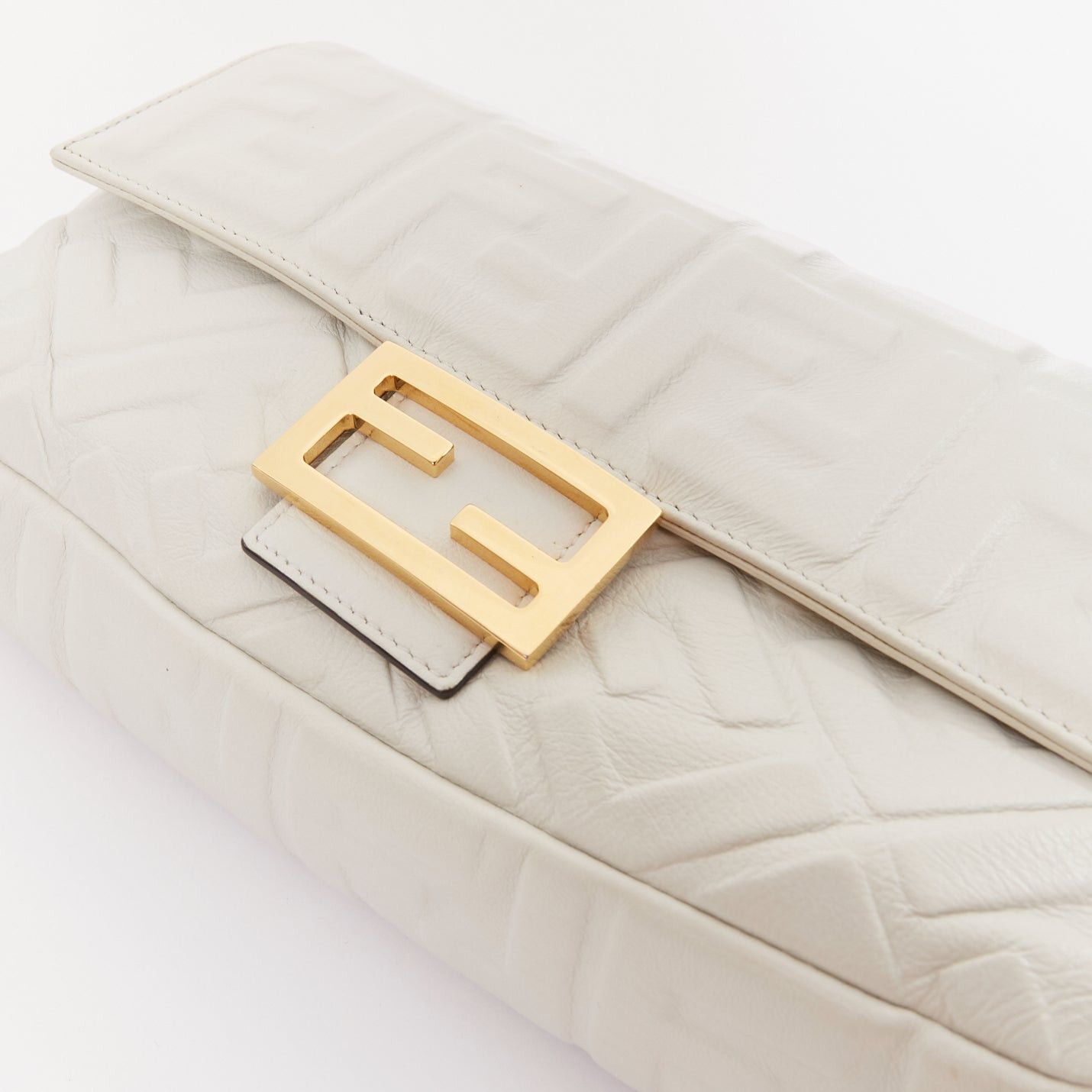 Fendi FENDI 2023 Runway Medium Baguette FF embossed white nappa leather bag Size ONE SIZE - 7 Thumbnail
