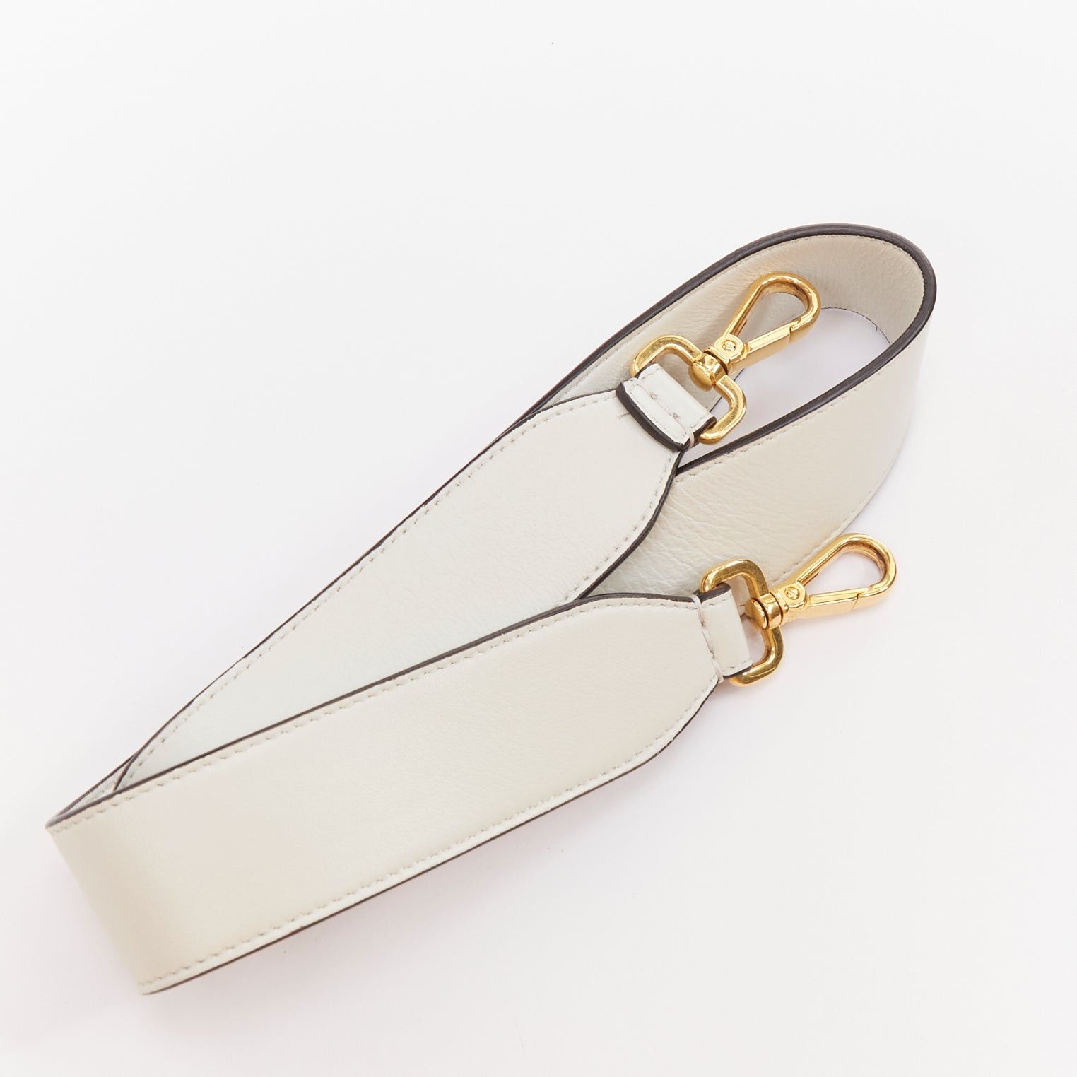 Fendi FENDI 2023 Runway Medium Baguette FF embossed white nappa leather bag Size ONE SIZE - 12 Thumbnail