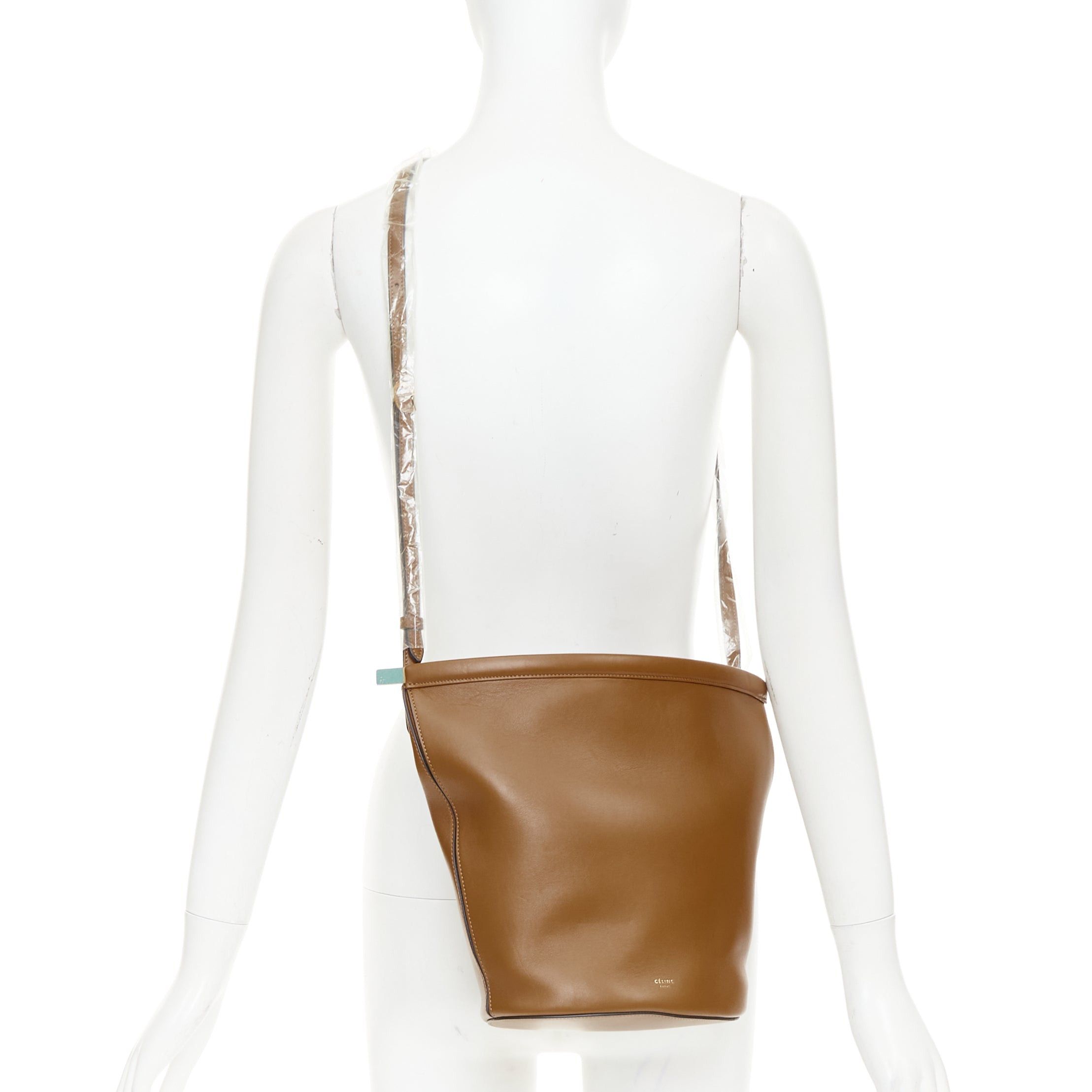 Celine CELINE 2018 Phoebe Philo Clasp Bucket tan brown smooth calf leather metal clasp shoulder bag Size ONE SIZE - 2 Thumbnail