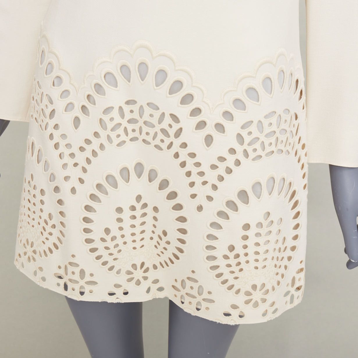 Valentino VALENTINO ivory wool silk crepe embroidered anglais shift dress IT40 S Size S / US 4 / IT 40 - 2 Thumbnail