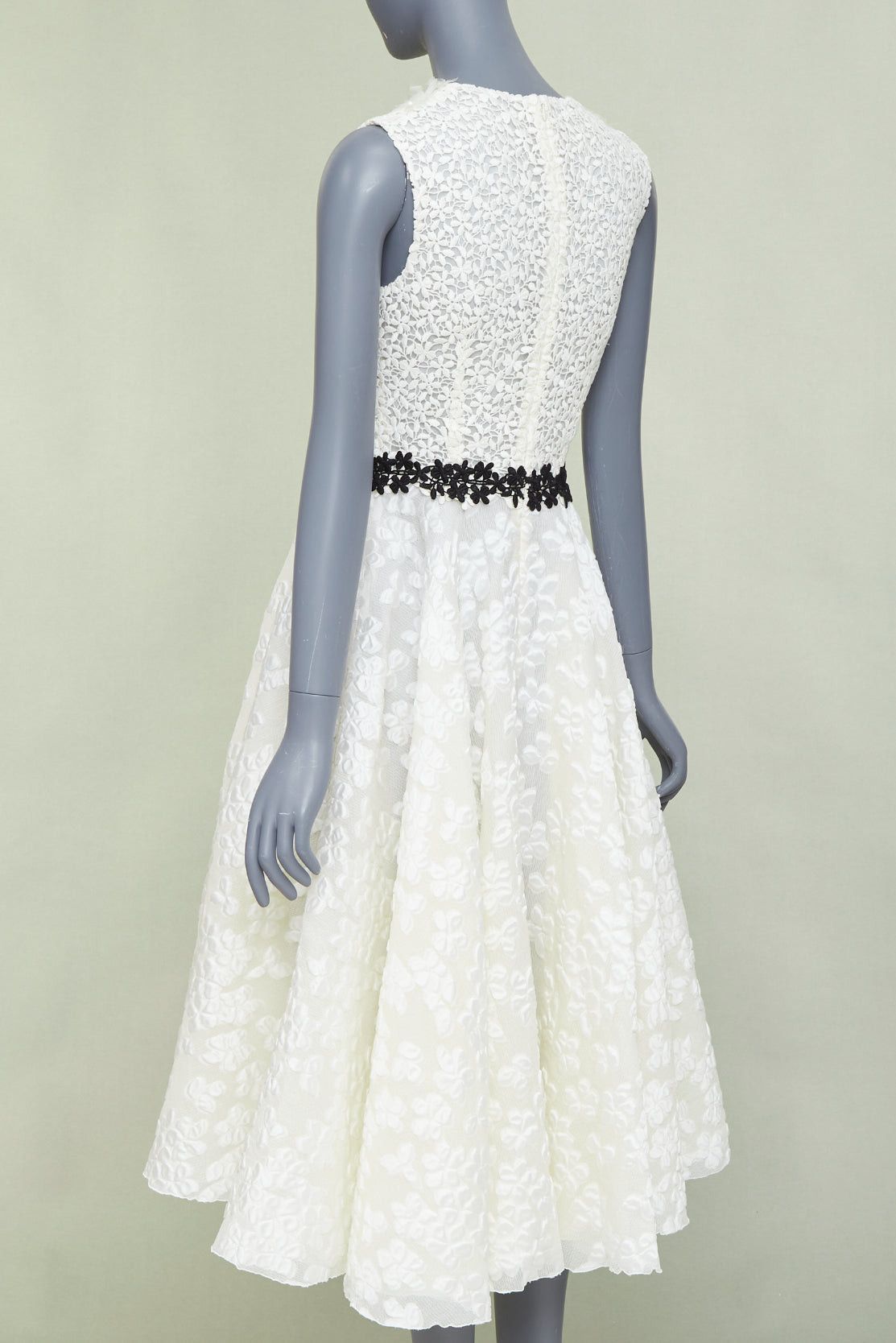 Giambattista Valli GIAMBATTISTA VALLI ivory floral cloque lace bodice sleeveless skater bridal dress IT40 S Size S / US 4 / IT 40 - 6 Thumbnail