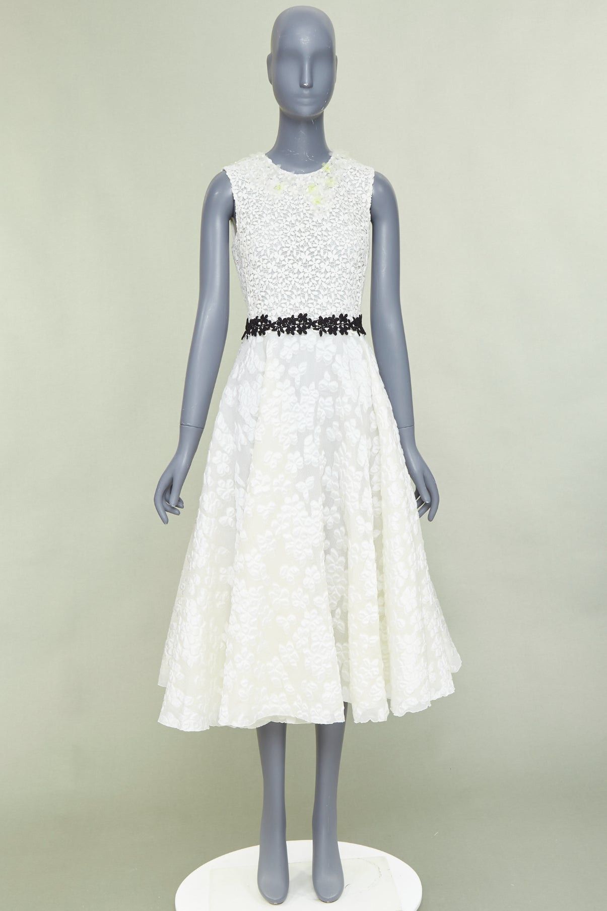 Giambattista Valli GIAMBATTISTA VALLI ivory floral cloque lace bodice sleeveless skater bridal dress IT40 S Size S / US 4 / IT 40 - 9 Thumbnail