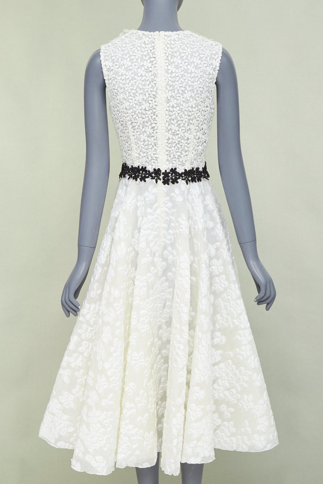 Giambattista Valli GIAMBATTISTA VALLI ivory floral cloque lace bodice sleeveless skater bridal dress IT40 S Size S / US 4 / IT 40 - 5 Thumbnail
