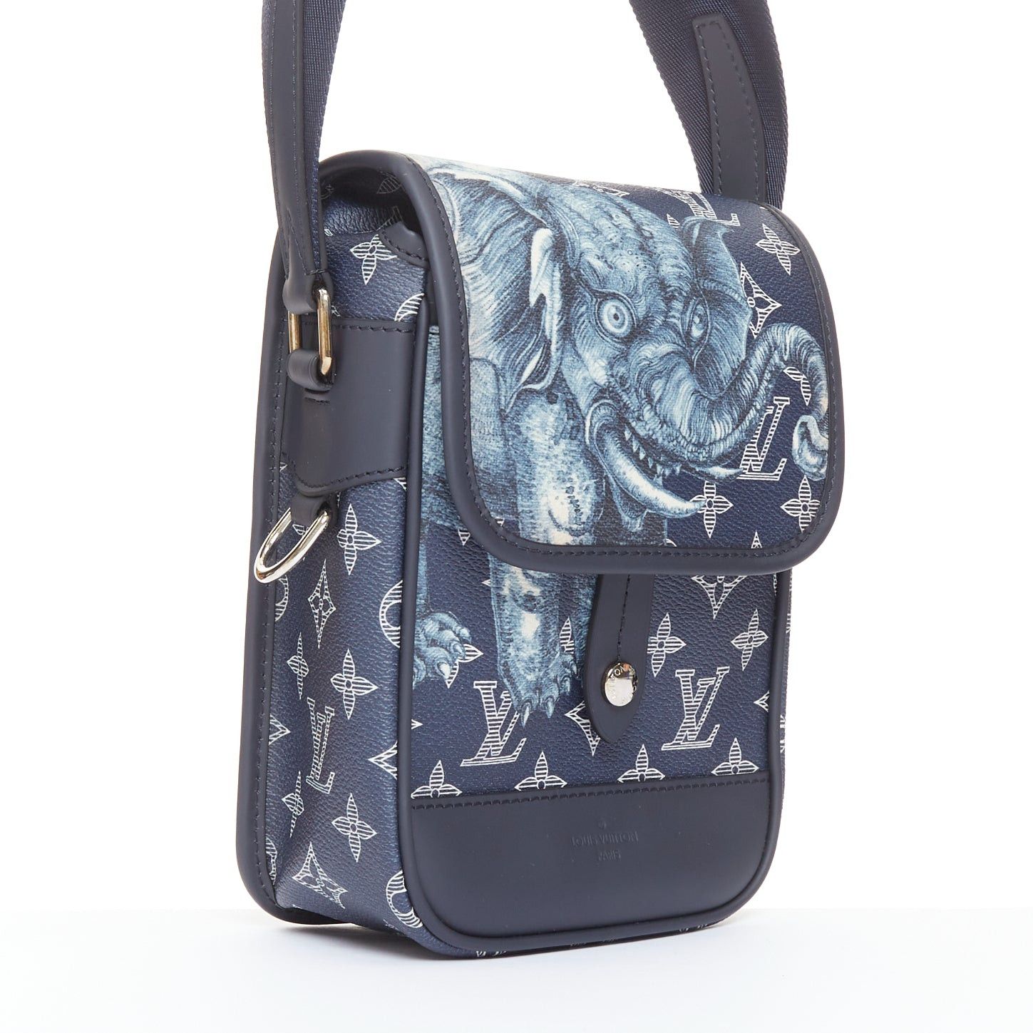 Louis Vuitton LOUIS VUITTON 2017 Limited Chapman Brothers Savane Elephant canvas crossbody bag Size ONE SIZE - 3 Thumbnail