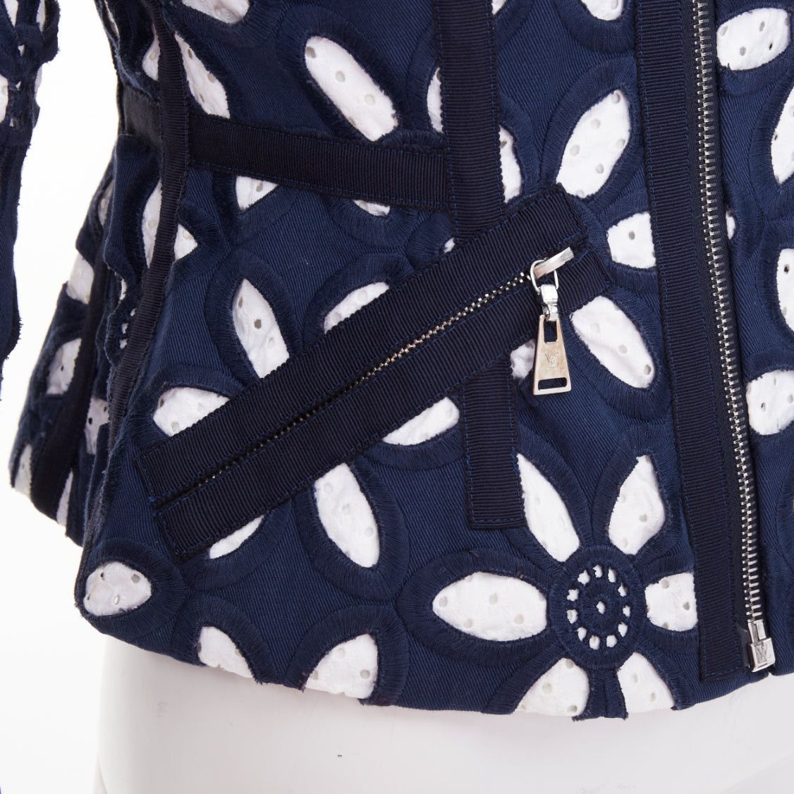 Louis Vuitton LOUIS VUITTON 2012 Runway navy white floral embroidery anglais biker jacket FR38 M Size M / US 6-8 / IT 42-44 - 8 Thumbnail