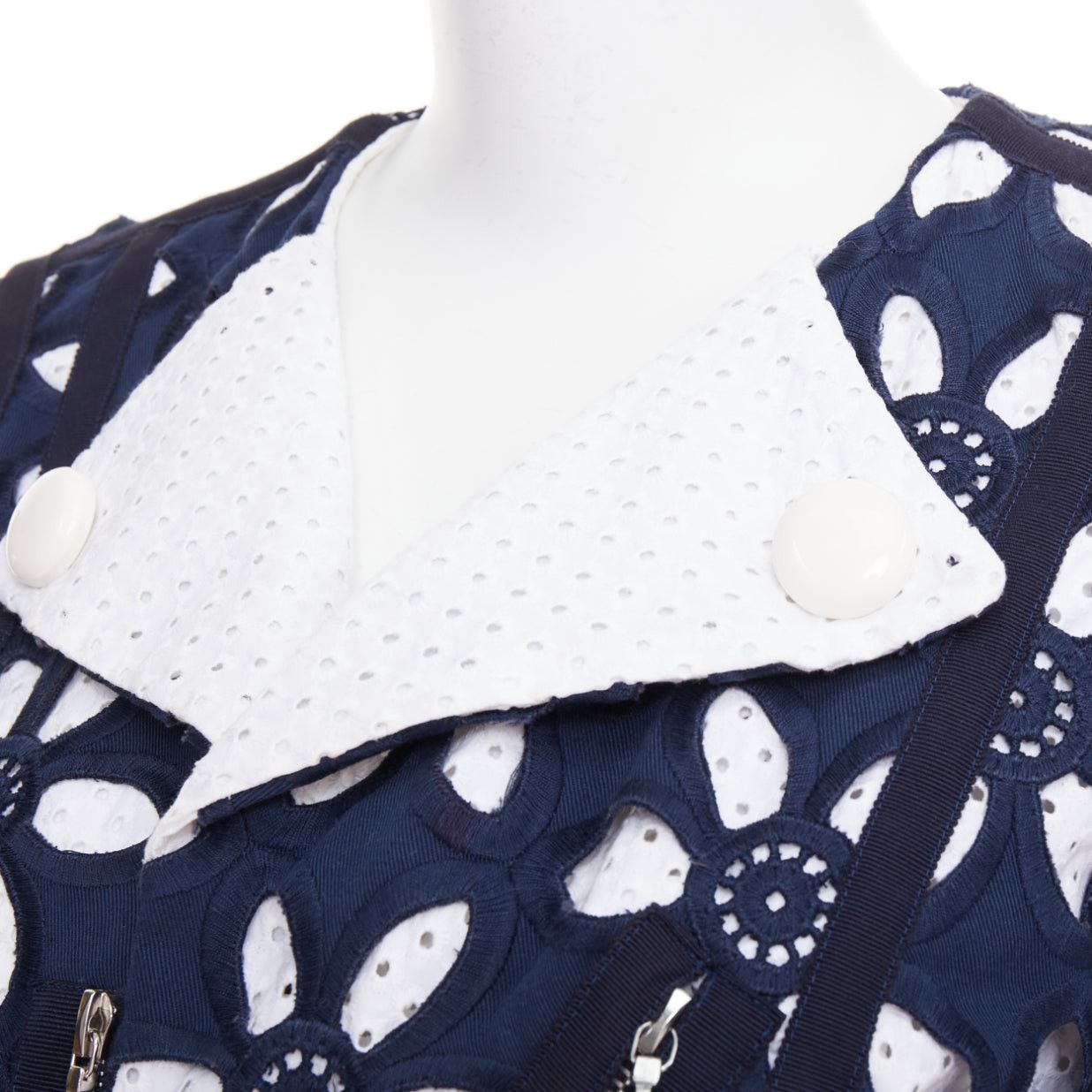 Louis Vuitton LOUIS VUITTON 2012 Runway navy white floral embroidery anglais biker jacket FR38 M Size M / US 6-8 / IT 42-44 - 2 Thumbnail