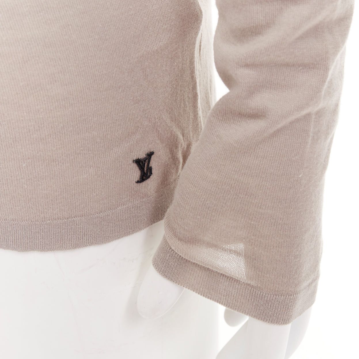 Louis Vuitton LOUIS VUITTON taupe cotton silk LV logo long sleeve fine knit sweater S Size US S / EU 44-46 / 1 - 2 Thumbnail