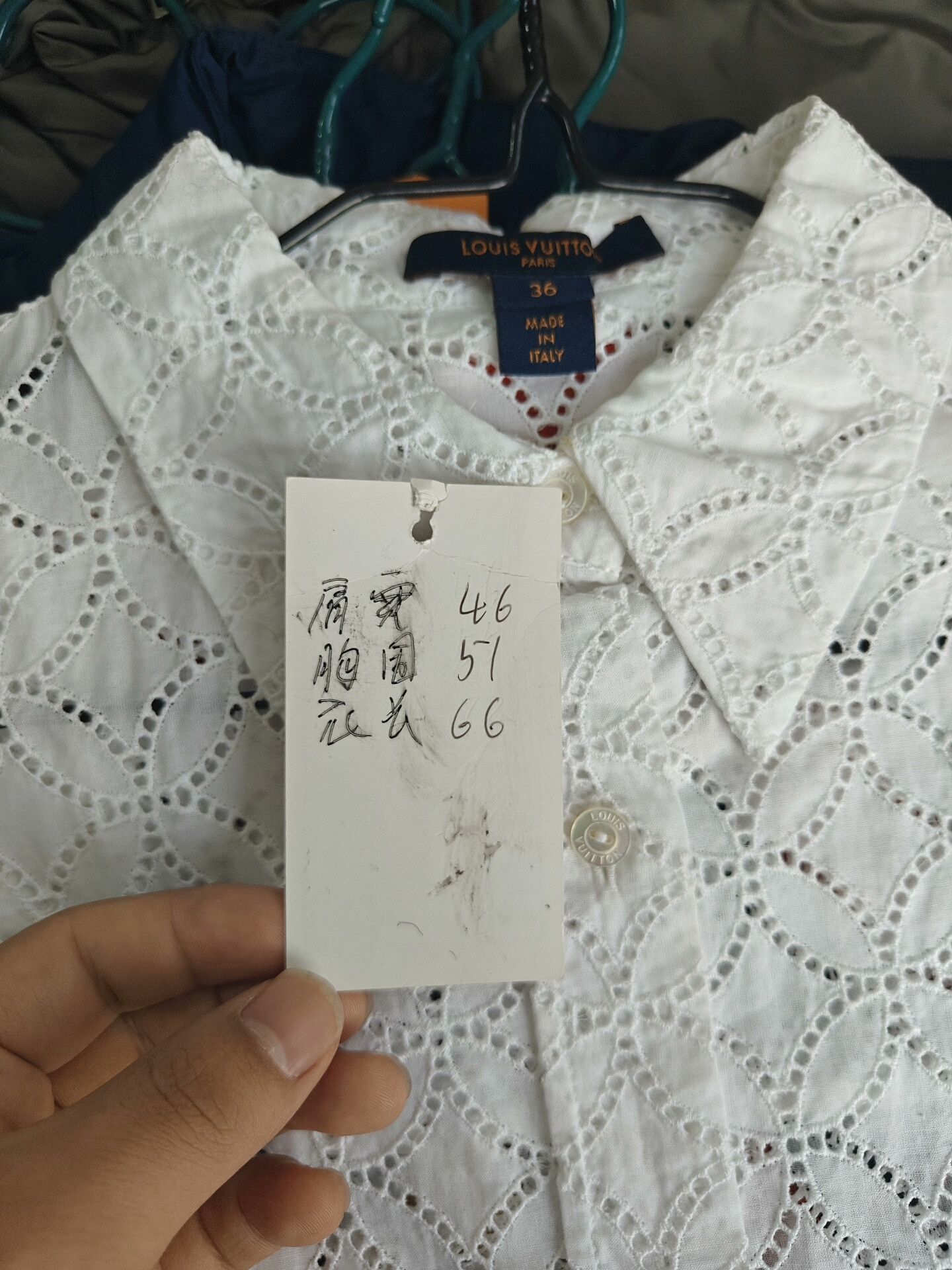 Louis Vuitton Louis Vuitton White Shirt m Men Size US M / EU 48-50 / 2 - 5 Thumbnail