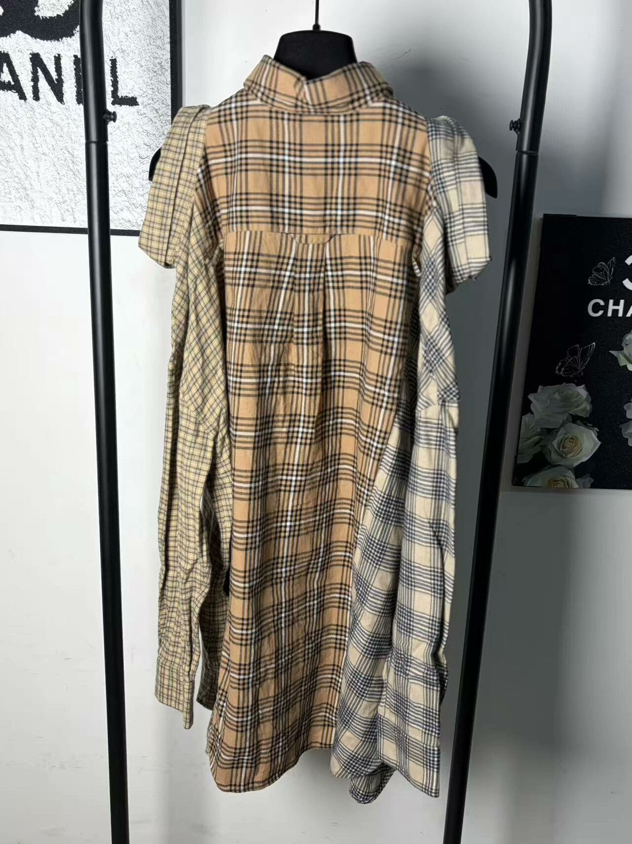 Burberry Burberry Plaid White T-Shirt XS Women Size XS / US 0-2 / IT 36-38 - 2 Thumbnail