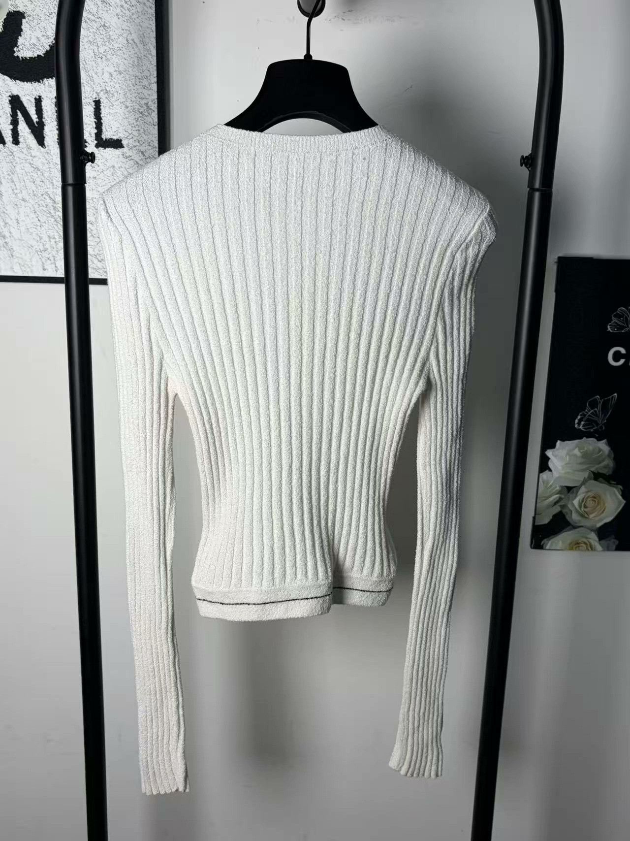Prada Prada Retro White Sweater L Women Size L / US 10 / IT 46 - 2 Thumbnail