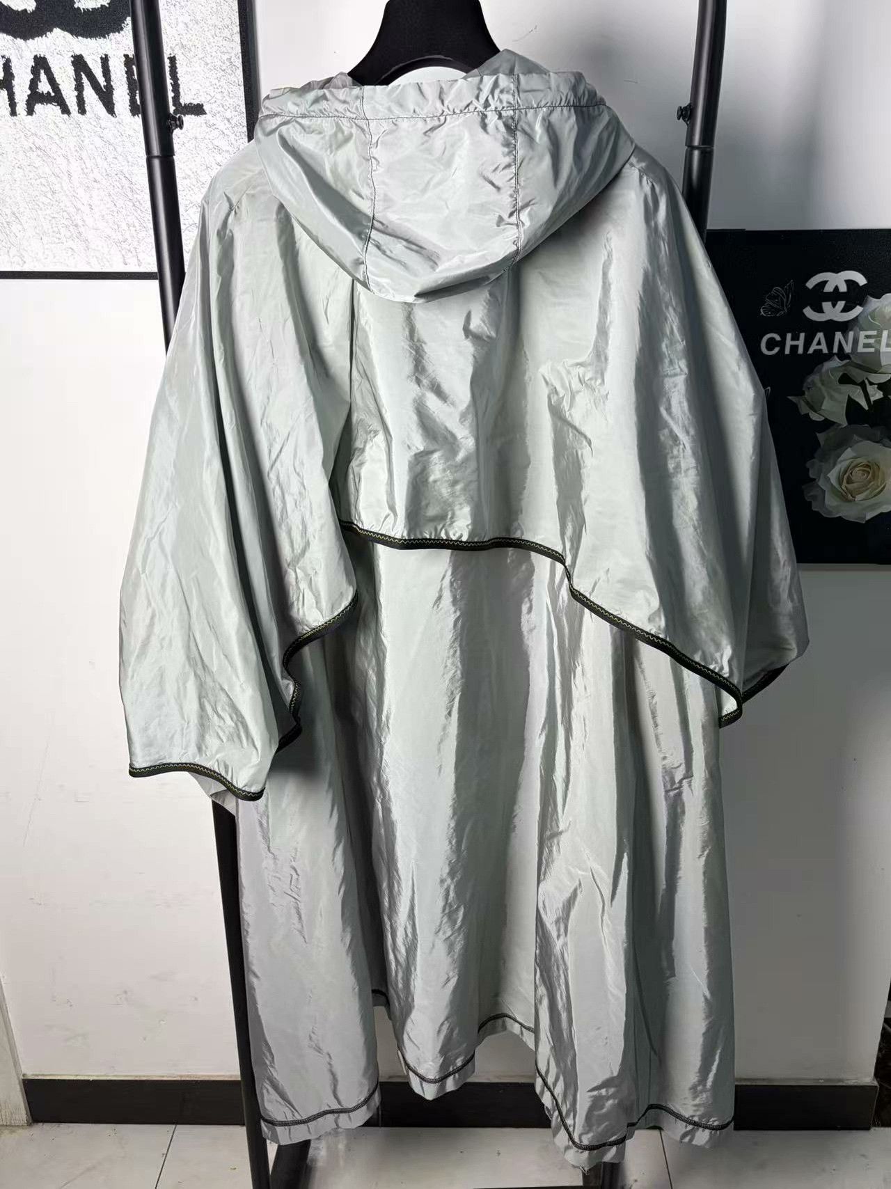 Prada Prada Metallic White Coat L Women Size L / US 10 / IT 46 - 2 Thumbnail