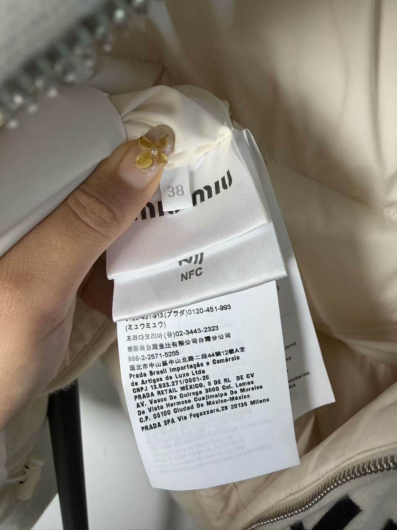 Miu Miu Miu Miu Down White Down Jacket L Women Size L / US 10 / IT 46 - 3 Thumbnail