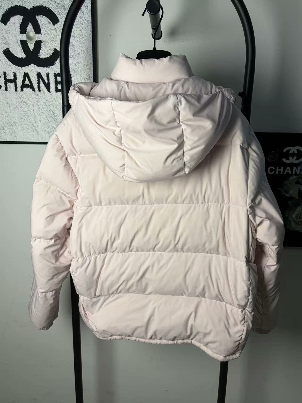 Miu Miu Miu Miu Retro Down White Down Jacket L Women Size L / US 10 / IT 46 - 2 Thumbnail
