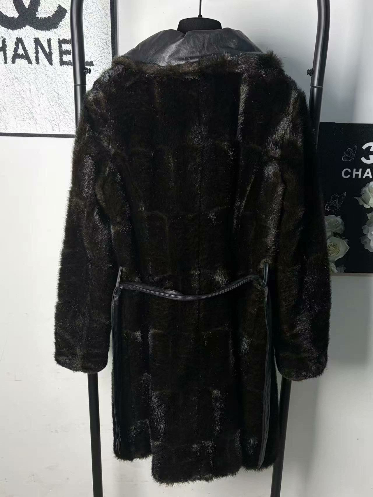 Armani Armani Fur White Jacket L Women Size L / US 10 / IT 46 - 2 Thumbnail