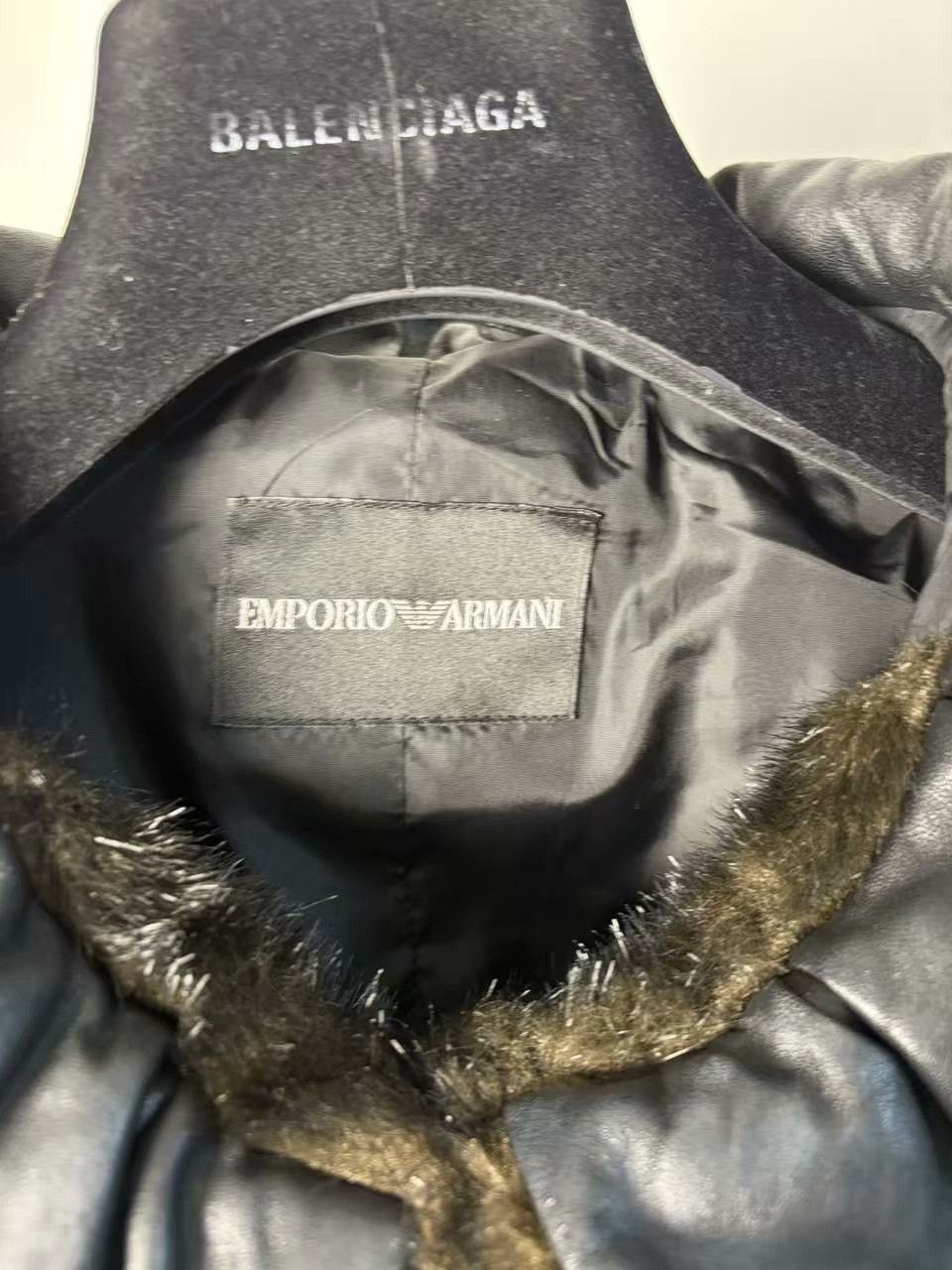 Armani Armani Fur White Jacket L Women Size L / US 10 / IT 46 - 4 Thumbnail