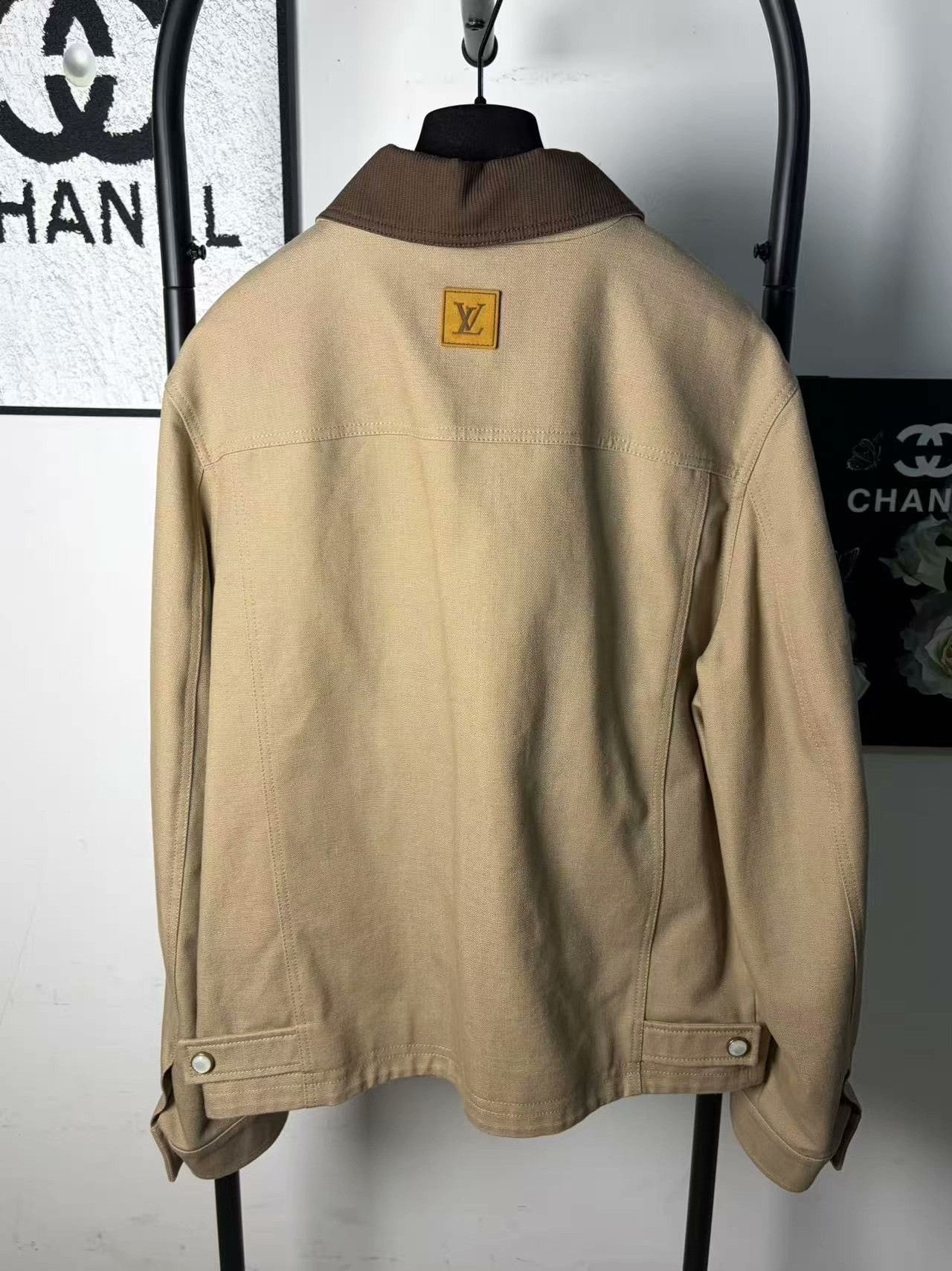 Louis Vuitton Louis Vuitton Retro White Light Jacket xl Men Size US XL / EU 56 / 4 - 2 Thumbnail