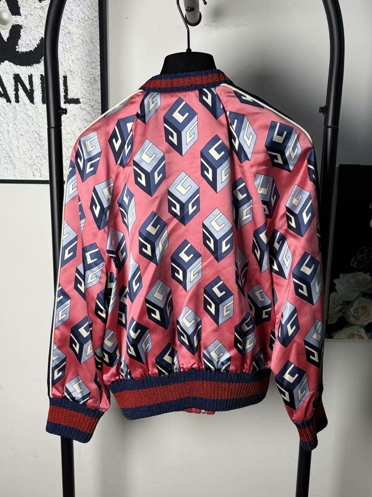 Gucci Gucci White Light Jacket xl Men Size US XL / EU 56 / 4 - 2 Thumbnail