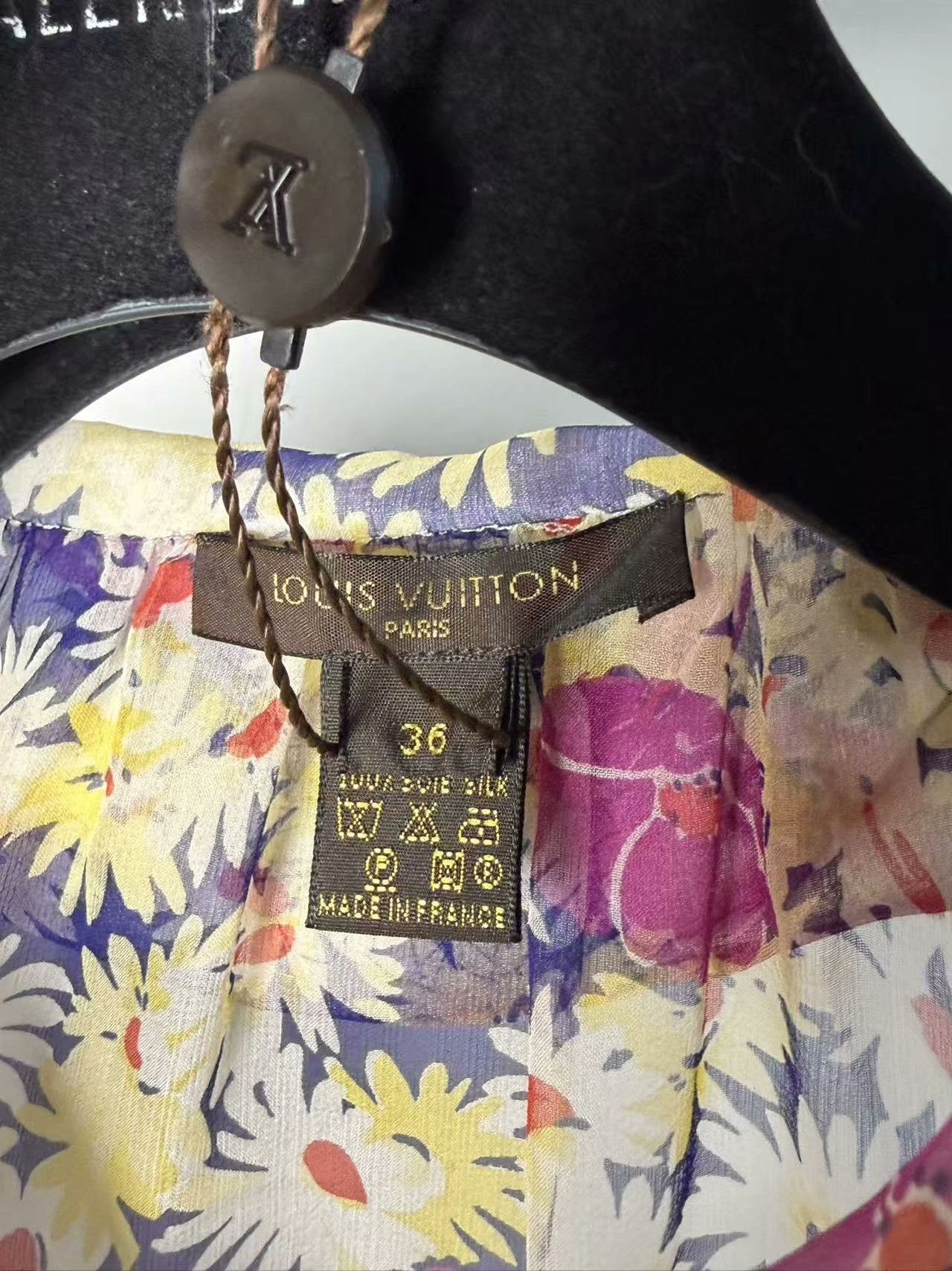 Louis Vuitton Louis Vuitton Silk White Button Up M Women Size M / US 6-8 / IT 42-44 - 4 Thumbnail