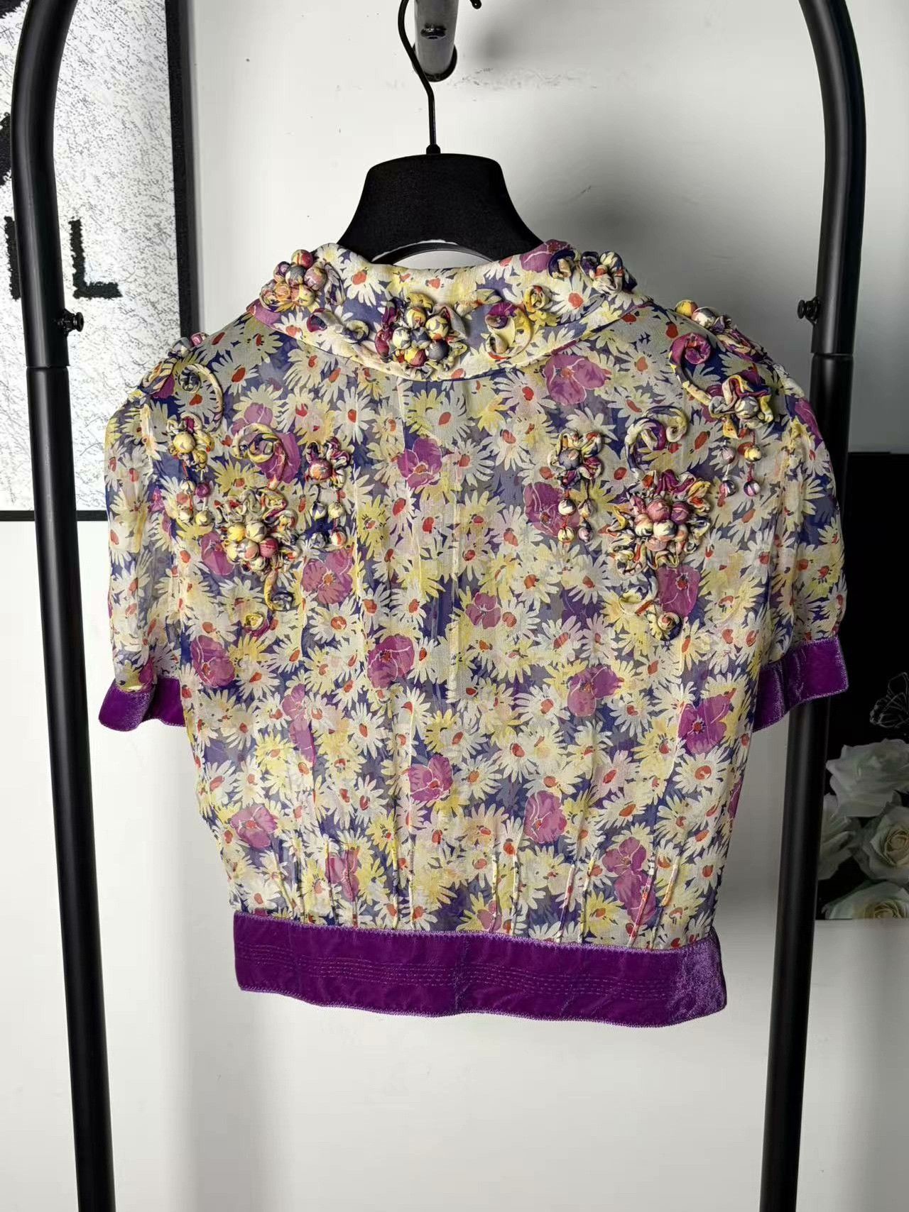 Louis Vuitton Louis Vuitton Silk White Button Up M Women Size M / US 6-8 / IT 42-44 - 2 Thumbnail