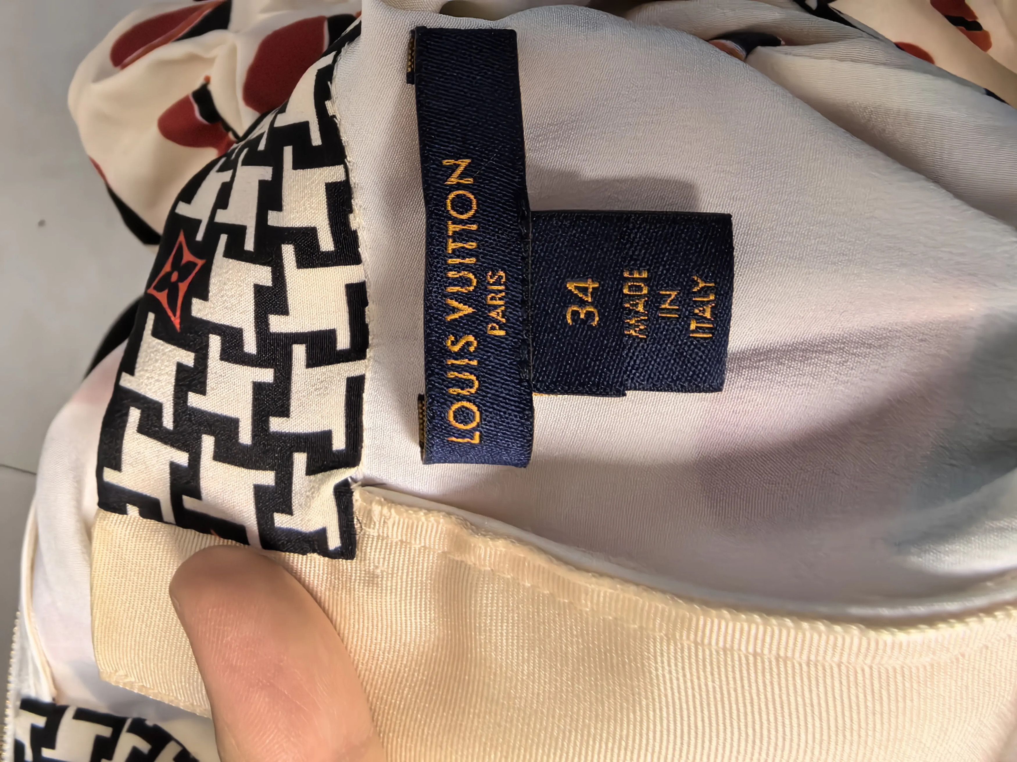Louis Vuitton Louis Vuitton White T-Shirt M Women Size M / US 6-8 / IT 42-44 - 3 Thumbnail