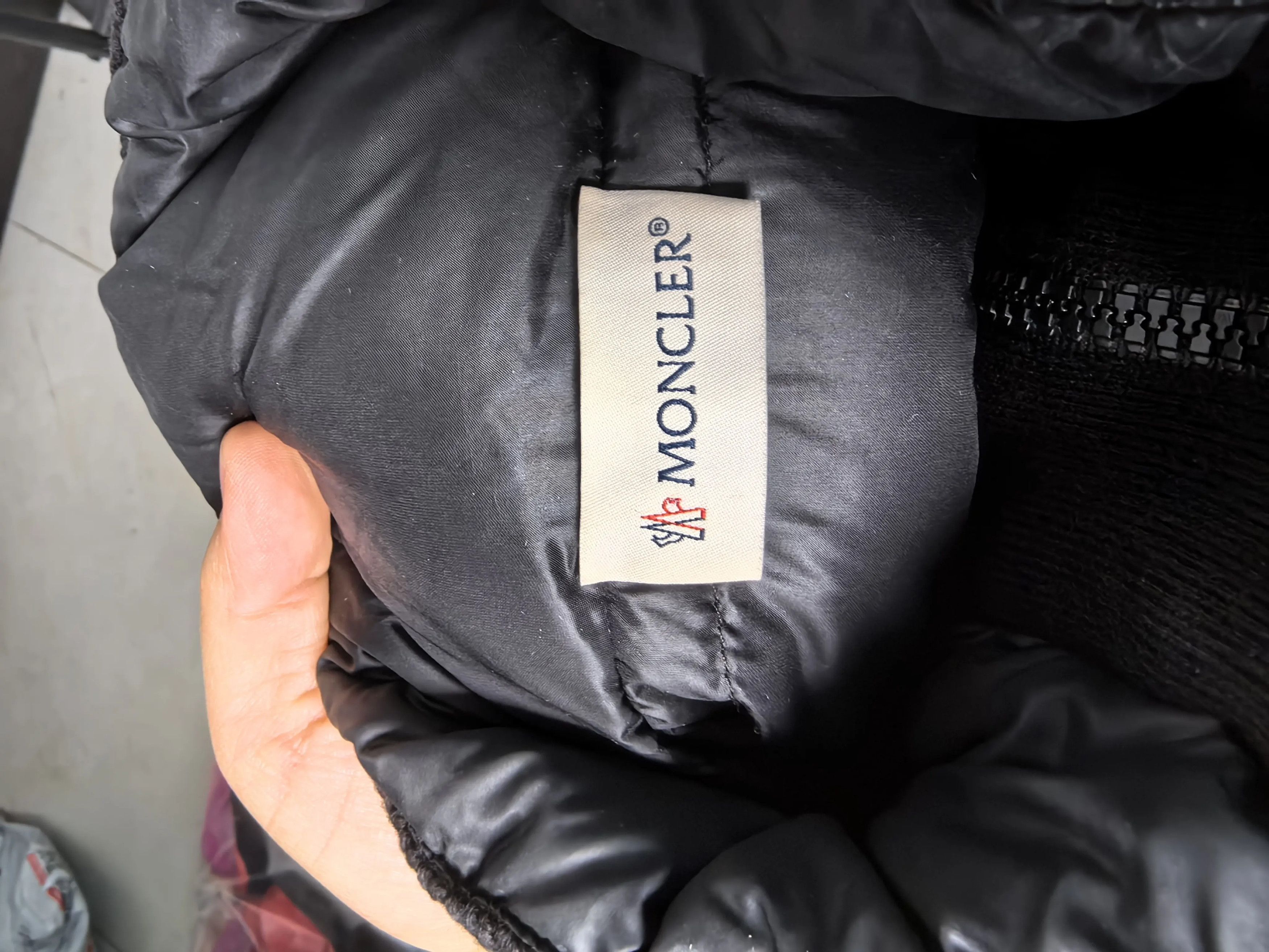 Moncler Moncler Down White Heavy Coat m Men Size US M / EU 48-50 / 2 - 3 Thumbnail