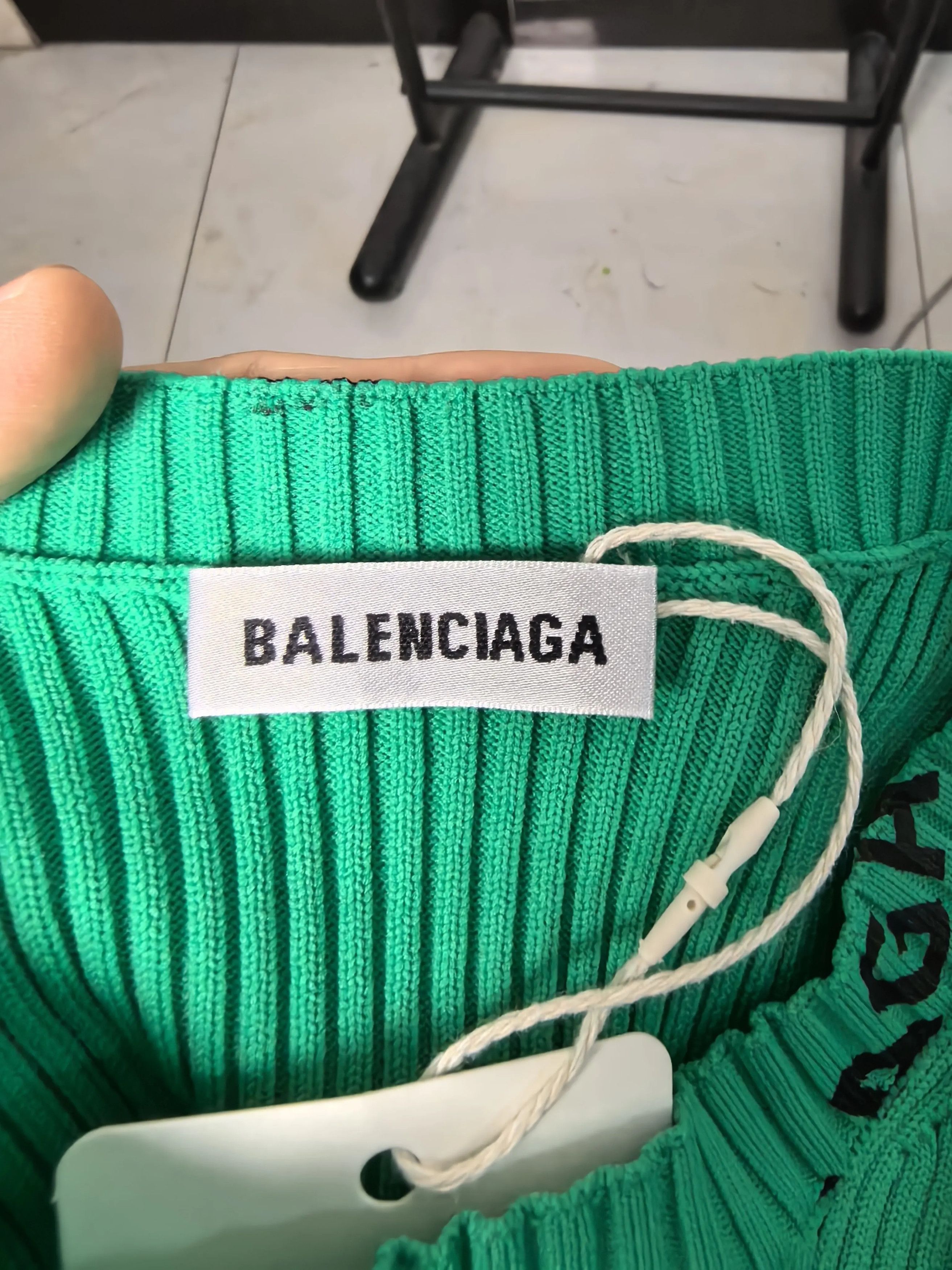 Balenciaga Balenciaga White Sweater M Women Size M / US 6-8 / IT 42-44 - 3 Thumbnail