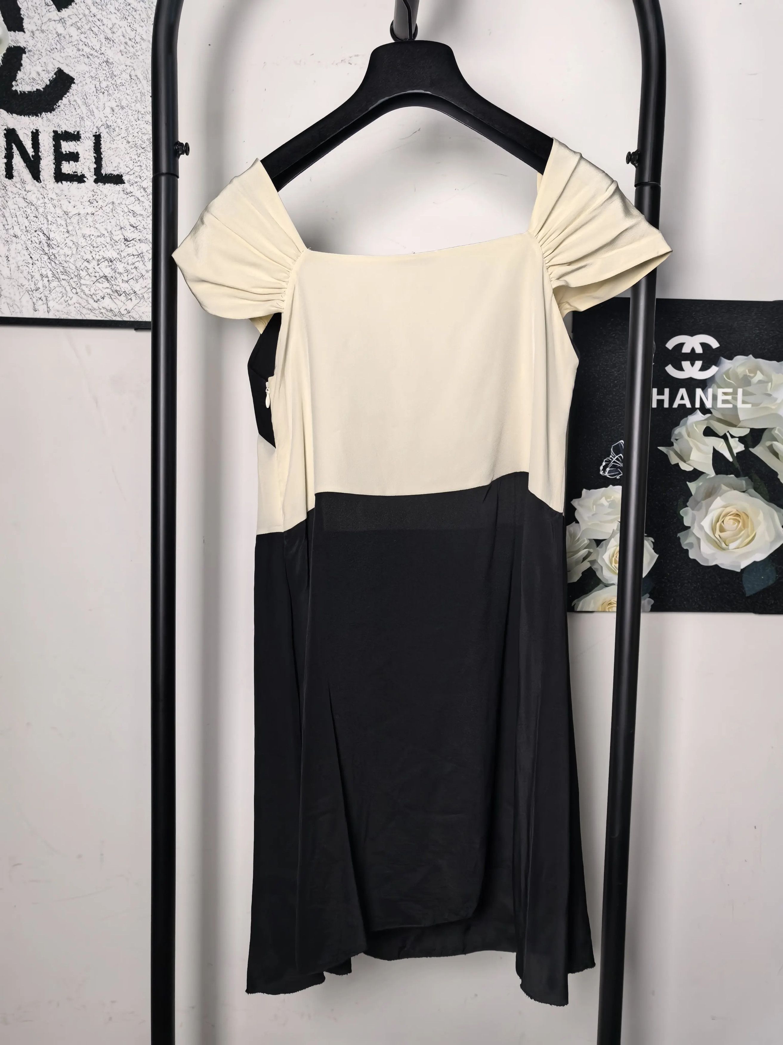 Miu Miu Miu Miu White T-Shirt M Women Size M / US 6-8 / IT 42-44 - 2 Thumbnail