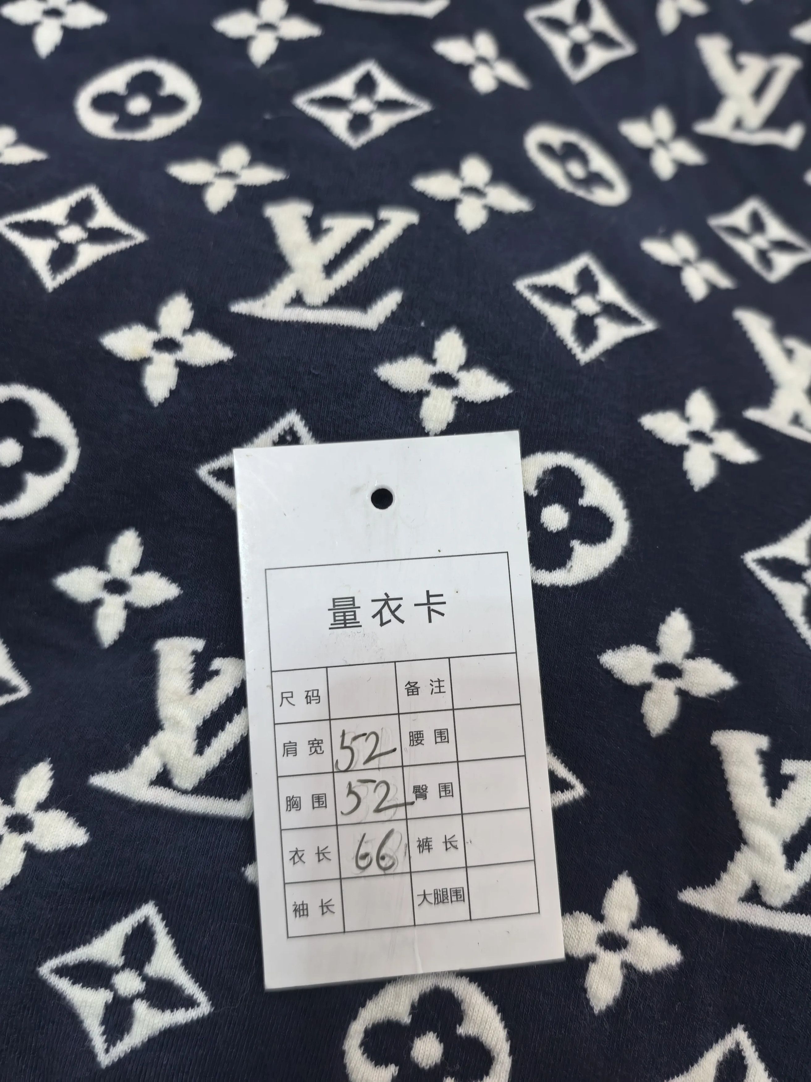 Louis Vuitton Louis Vuitton White Hoodie l Men Size US L / EU 52-54 / 3 - 5 Thumbnail