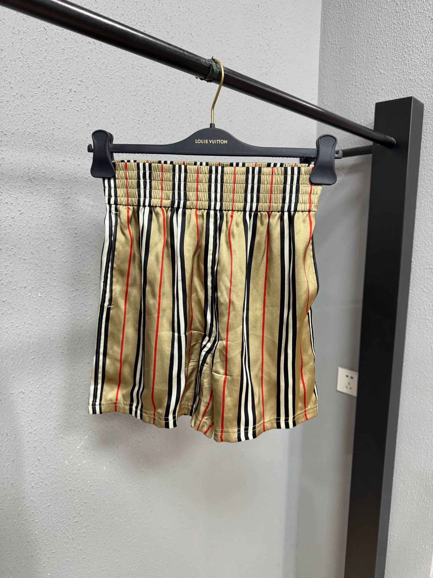 Burberry Burberry Silk Striped Shorts Size 32" / US 10 / IT 46 - 2 Thumbnail