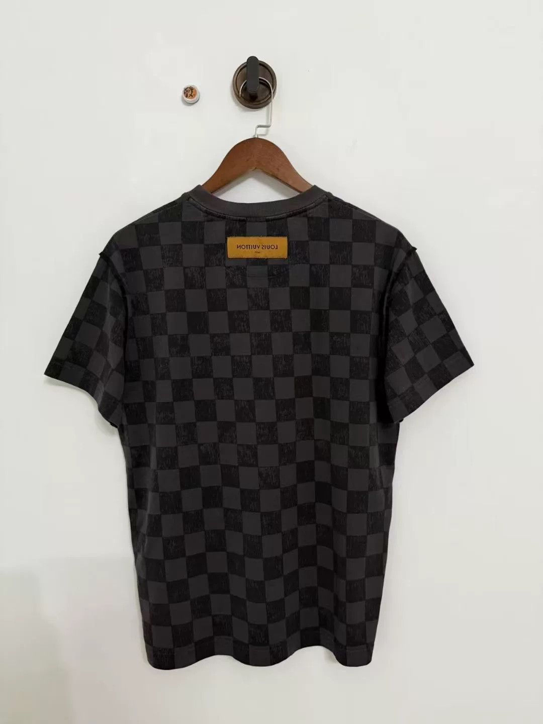 Louis Vuitton Louis Vuitton Checkerboard Logo Short Sleeve Size US S / EU 44-46 / 1 - 3 Thumbnail