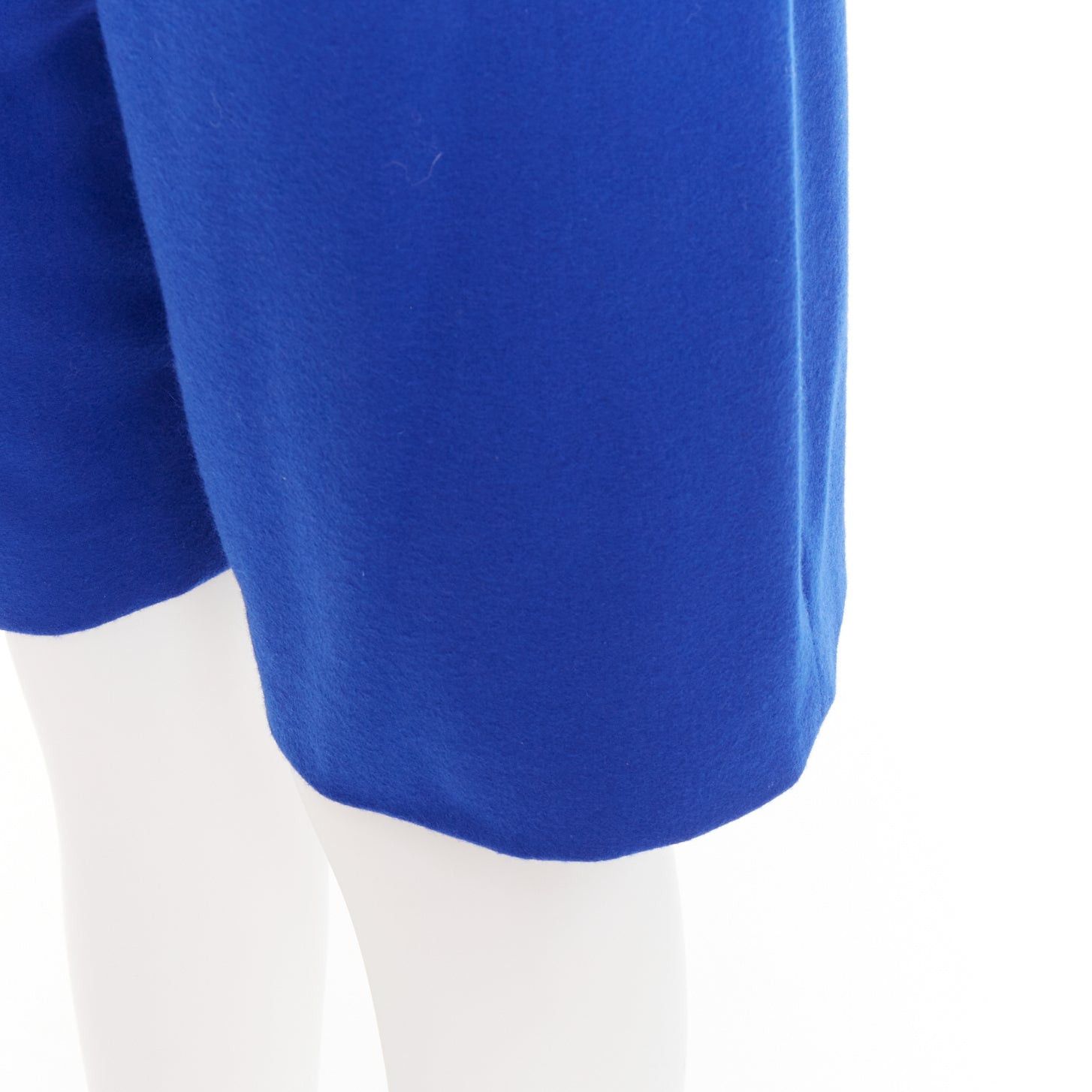 Alexandre Vauthier ALEXANDRE VAUTHIER COUTURE AW2022 Runway eletric blue wool felt wide bermuda shorts Size 26" / US 2 / IT 38 - 7 Thumbnail