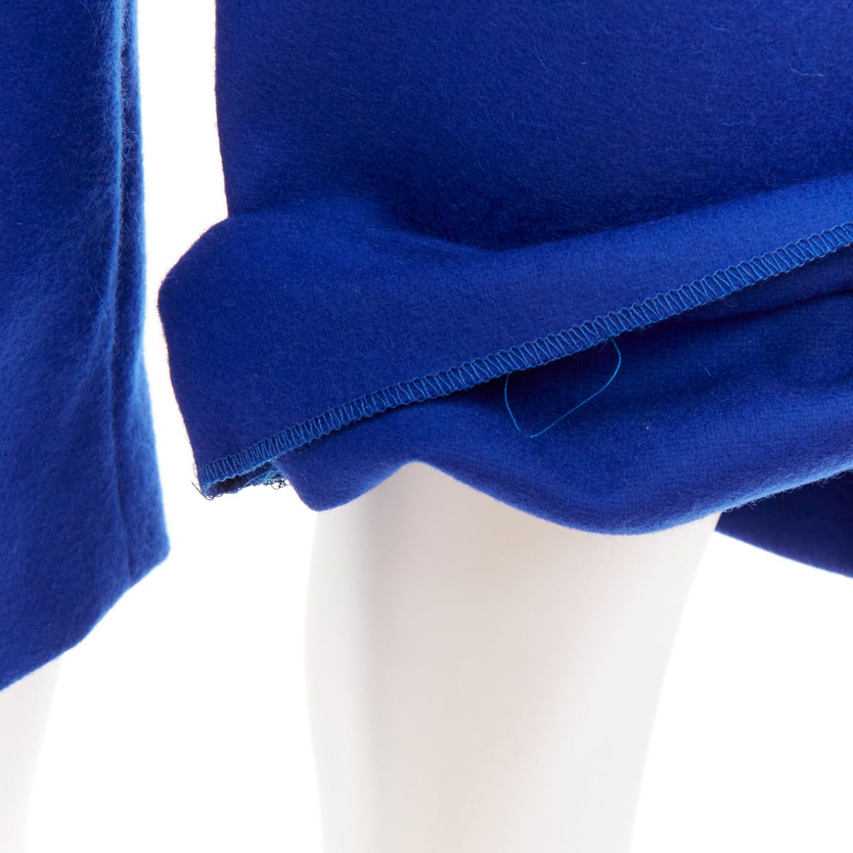 Alexandre Vauthier ALEXANDRE VAUTHIER COUTURE AW2022 Runway eletric blue wool felt wide bermuda shorts Size 26" / US 2 / IT 38 - 8 Thumbnail