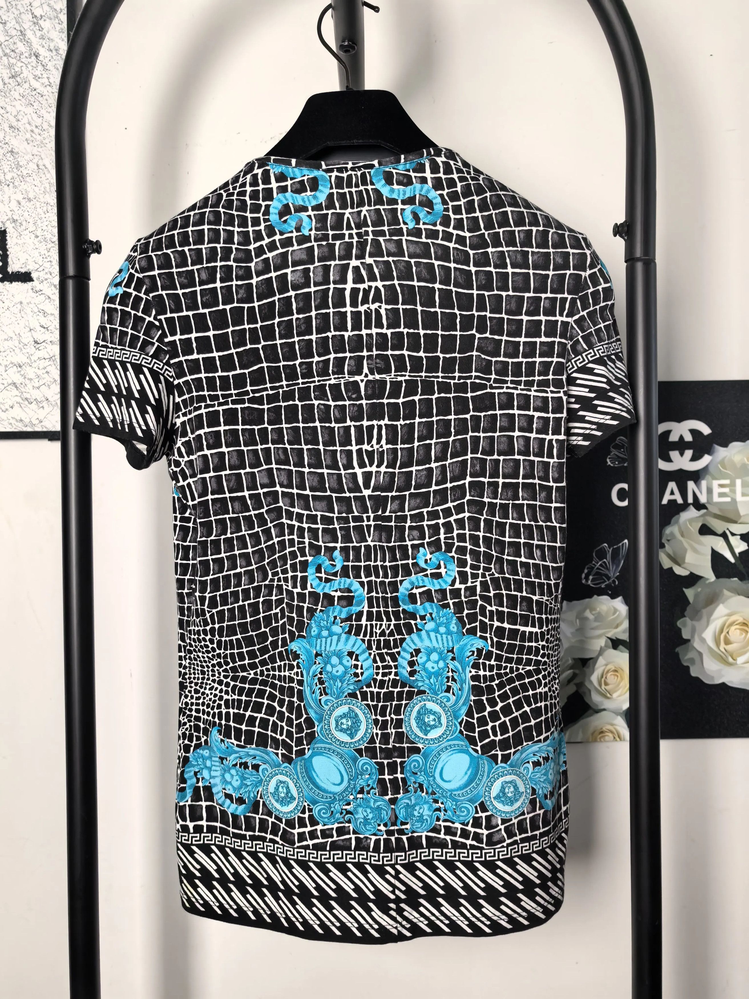 Versace Versace White T-Shirt M Women Size M / US 6-8 / IT 42-44 - 2 Thumbnail