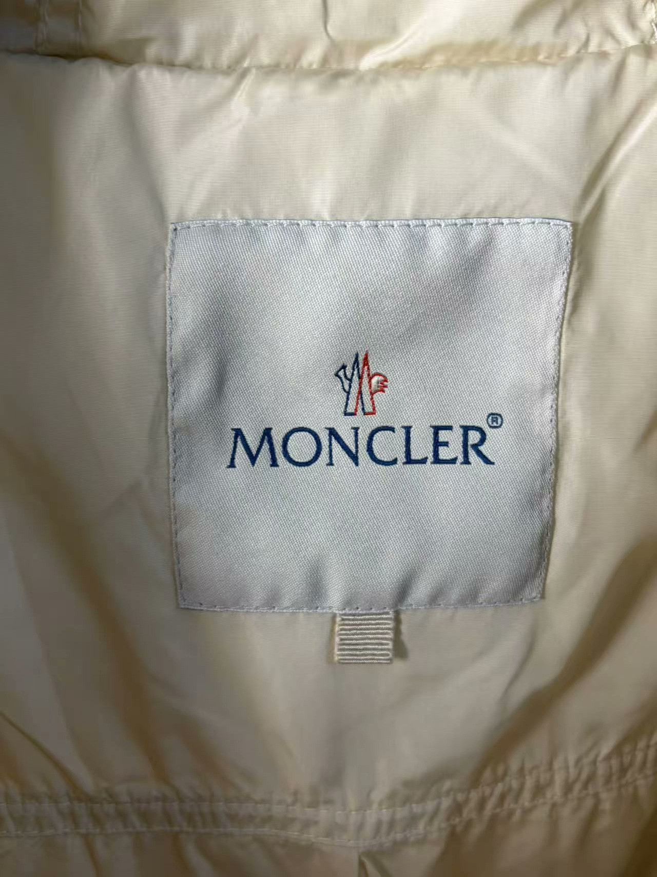 Moncler Moncler Retro Down White Down Jacket L Women Size L / US 10 / IT 46 - 3 Thumbnail