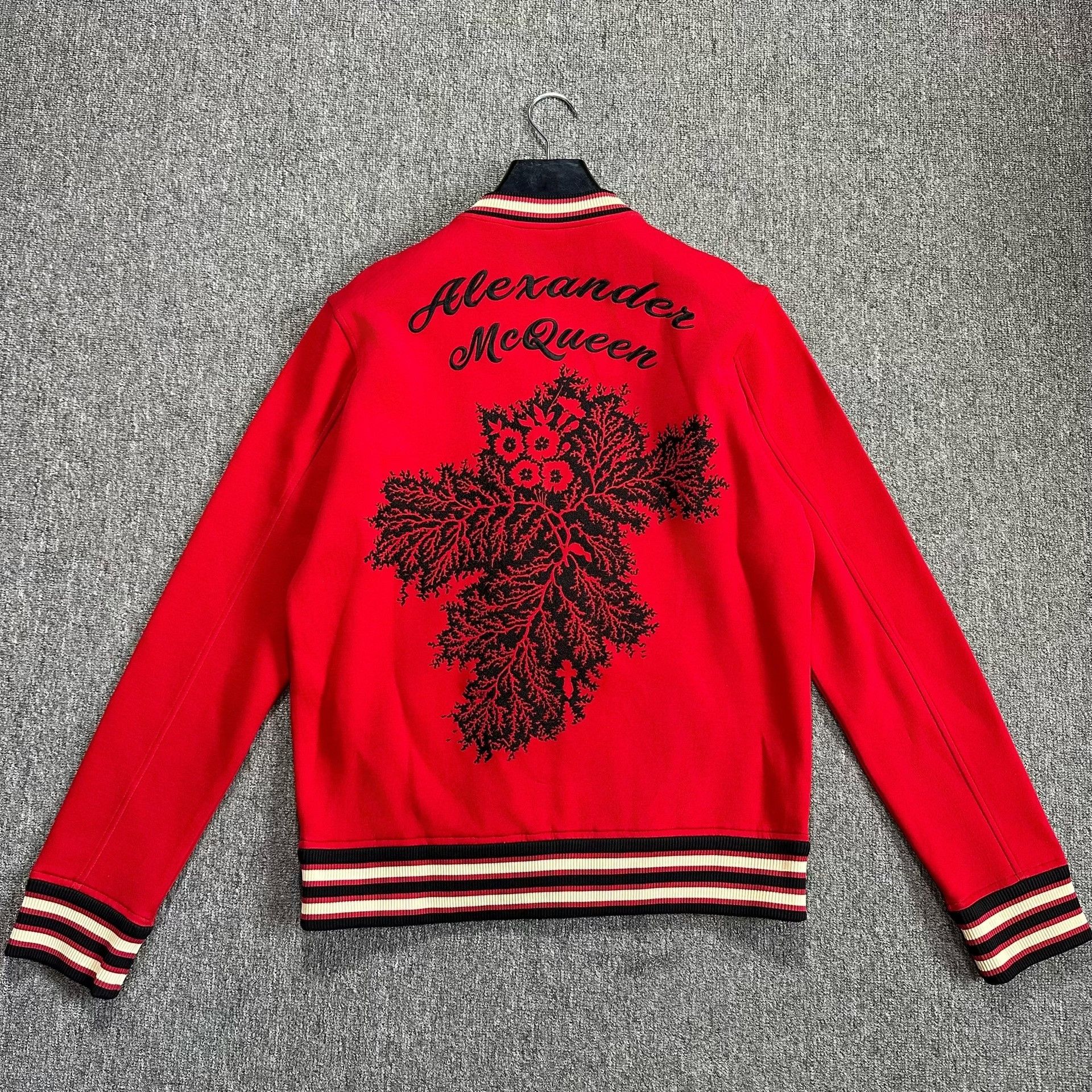 Alexander McQueen Alexander McQueen Red Skull Letter Baseball Jacket Size US XL / EU 56 / 4 - 4 Thumbnail