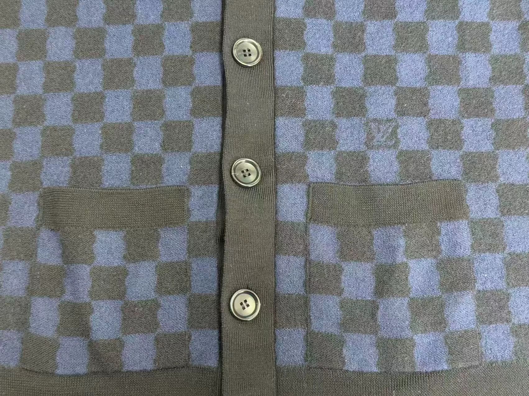 Louis Vuitton Louis Vuitton V-Neck Plaid Loose Sweater Size US S / EU 44-46 / 1 - 3 Thumbnail