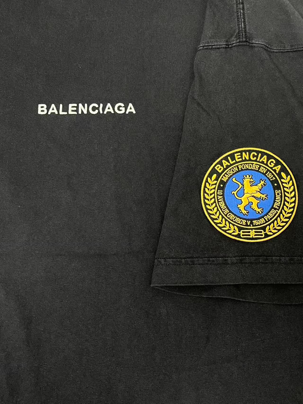Balenciaga Balenciaga Faded Fleece Short-Sleeve T-Shirt Size US M / EU 48-50 / 2 - 3 Thumbnail