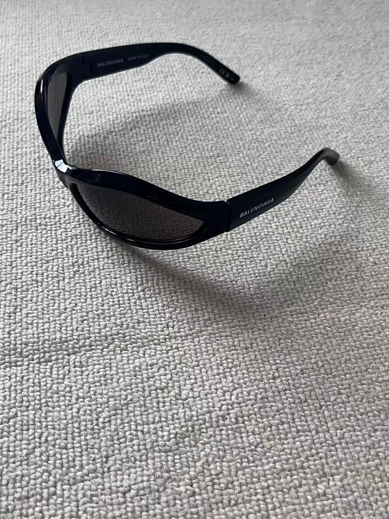 Balenciaga Balenciaga Butterfly Sunglasses with Temple Engravings Size ONE SIZE - 5 Thumbnail