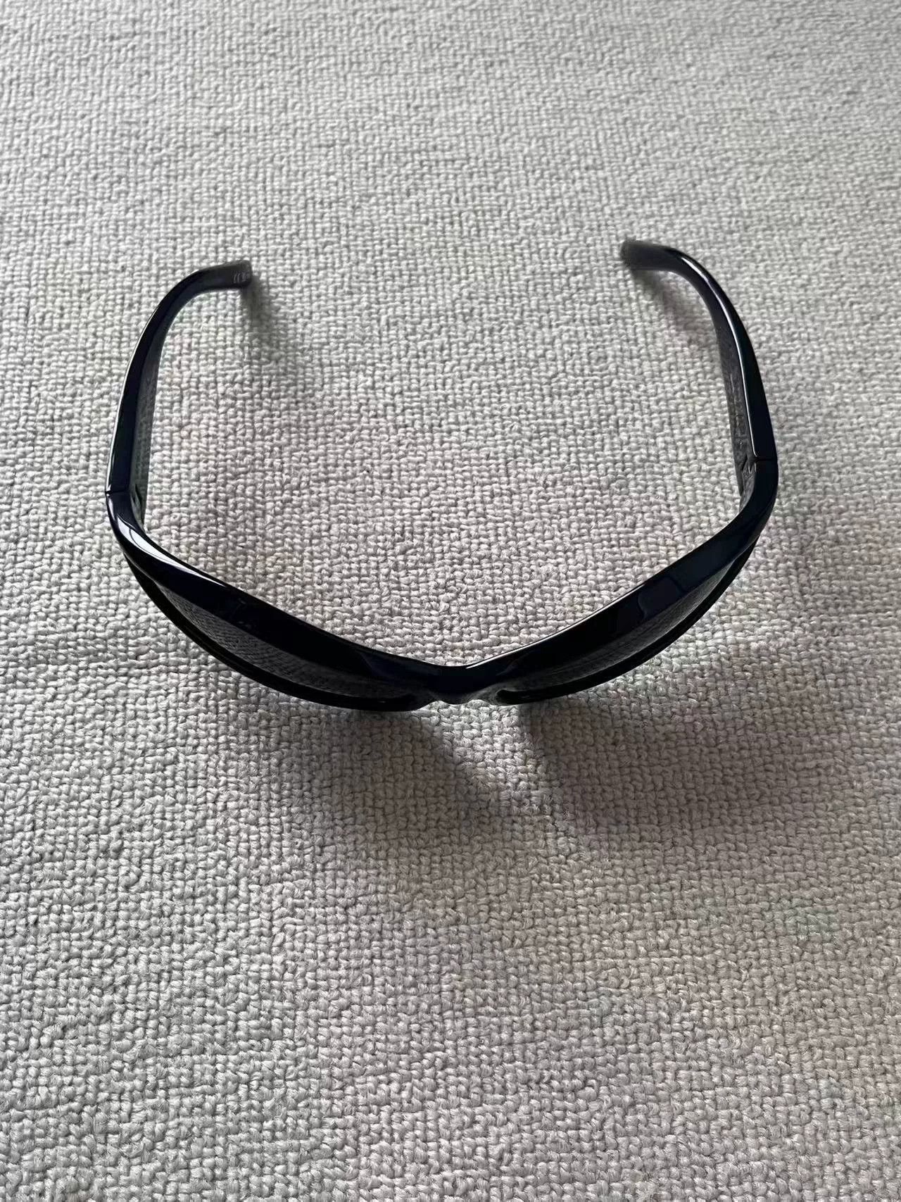 Balenciaga Balenciaga Butterfly Sunglasses with Temple Engravings Size ONE SIZE - 2 Thumbnail