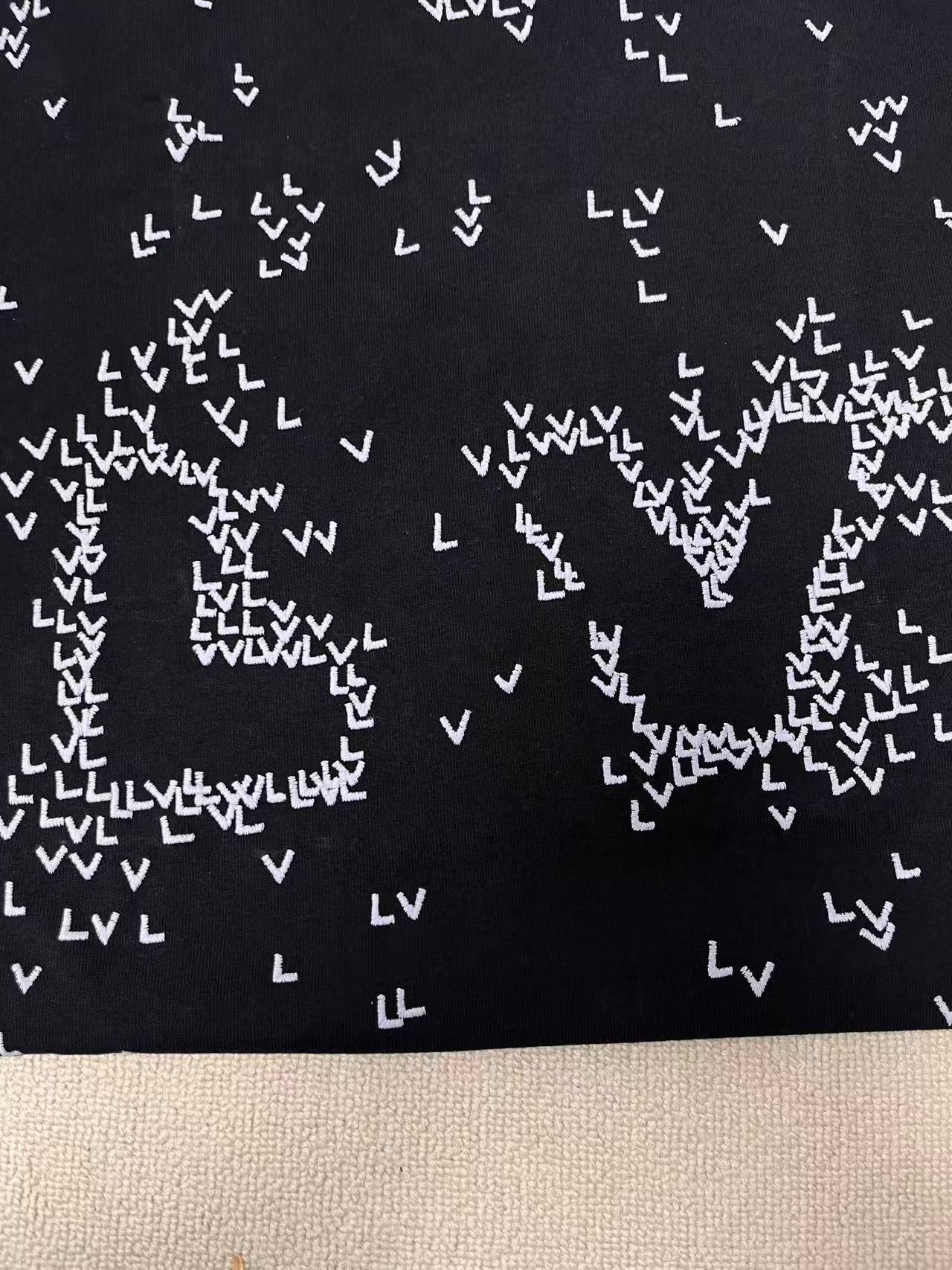 Louis Vuitton Louis Vuitton Spread Logo Embroidered Short-Sleeve T-Shirt Size US XS / EU 42 / 0 - 3 Thumbnail