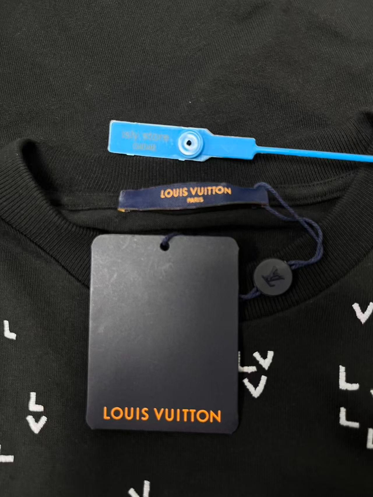Louis Vuitton Louis Vuitton Spread Logo Embroidered Short-Sleeve T-Shirt Size US XS / EU 42 / 0 - 5 Thumbnail