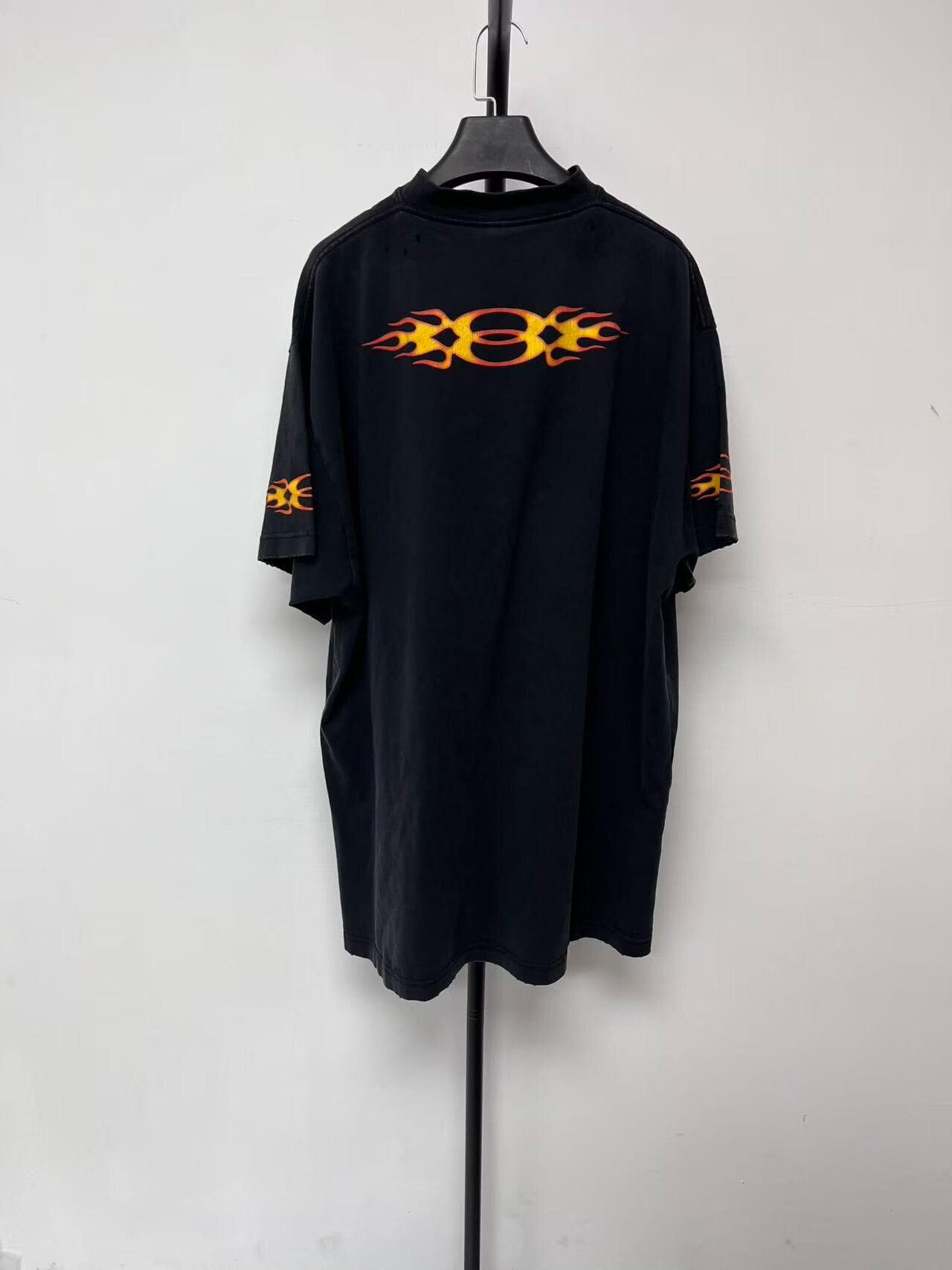 Balenciaga Balenciaga Flame Logo Crewneck Casual Tee Size US M / EU 48-50 / 2 - 2 Thumbnail
