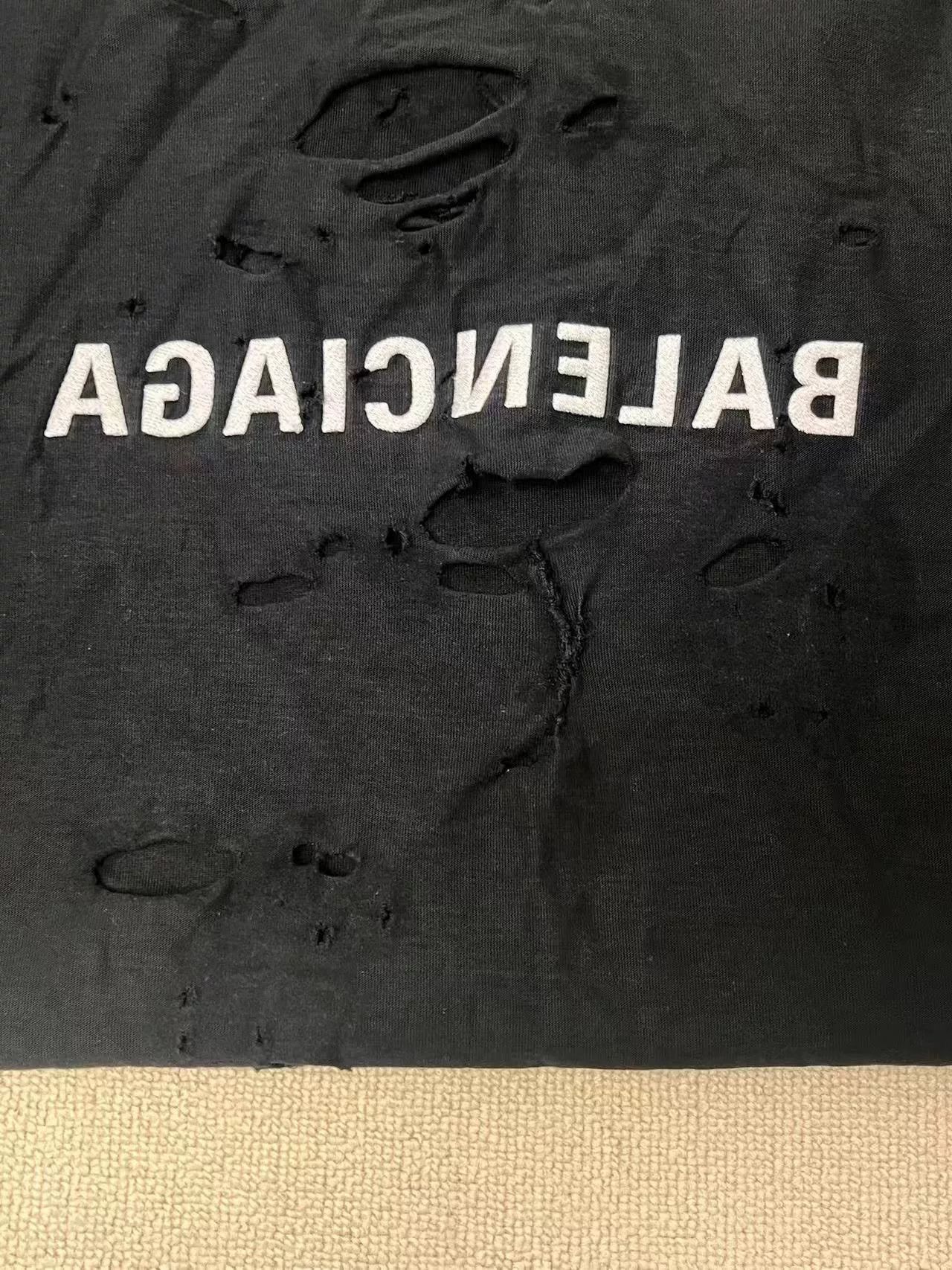 Balenciaga Balenciaga Logo Print Crewneck Short Sleeve T-Shirt Size US M / EU 48-50 / 2 - 3 Thumbnail