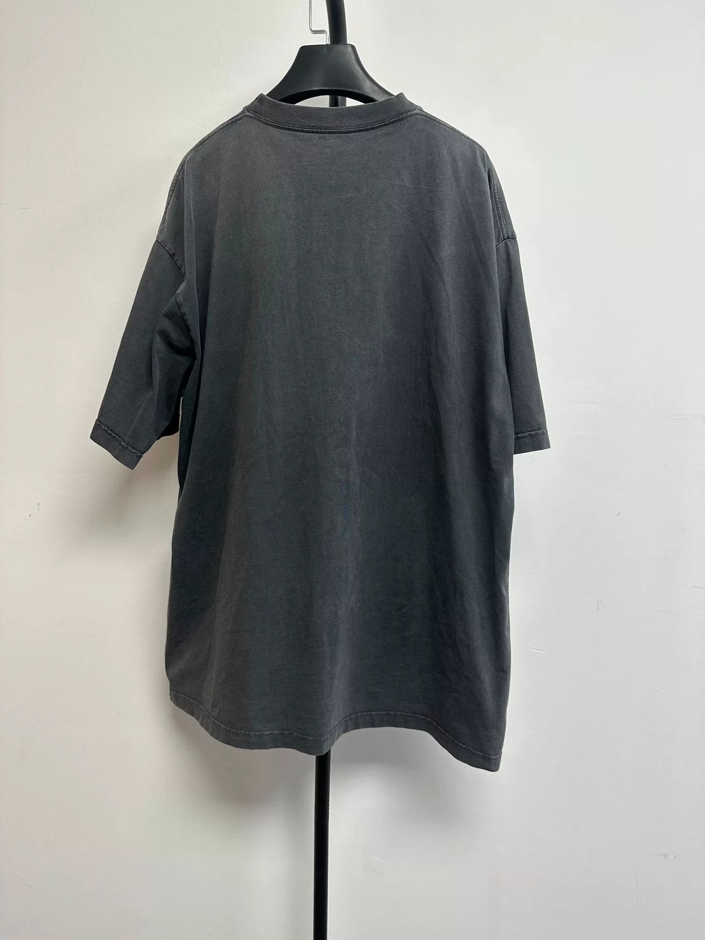 Balenciaga Balenciaga Batman Vintage Distressed T-shirt Size US S / EU 44-46 / 1 - 2 Thumbnail