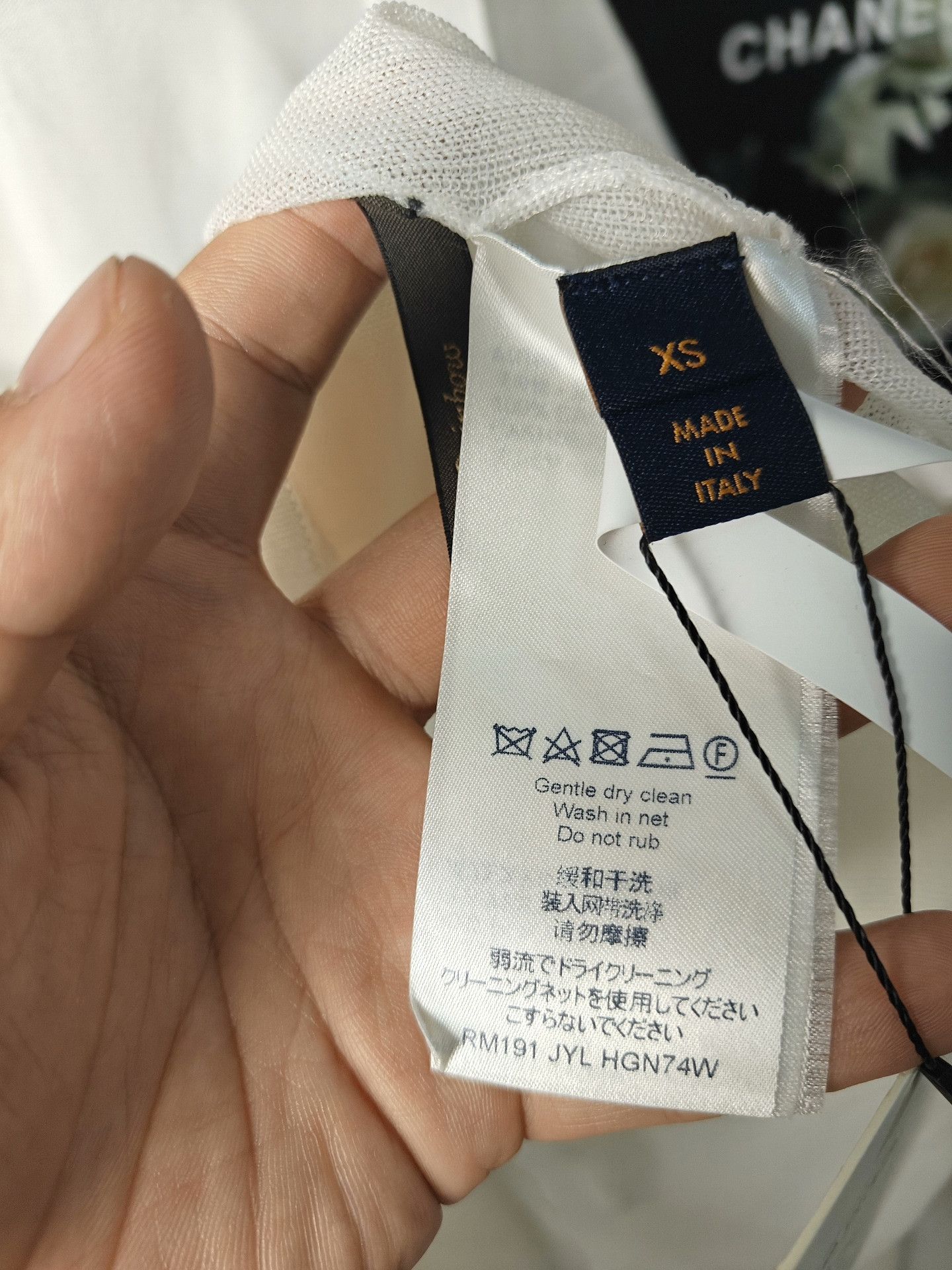 Louis Vuitton Louis Vuitton Retro White T-Shirt xs Men Size US XS / EU 42 / 0 - 3 Thumbnail