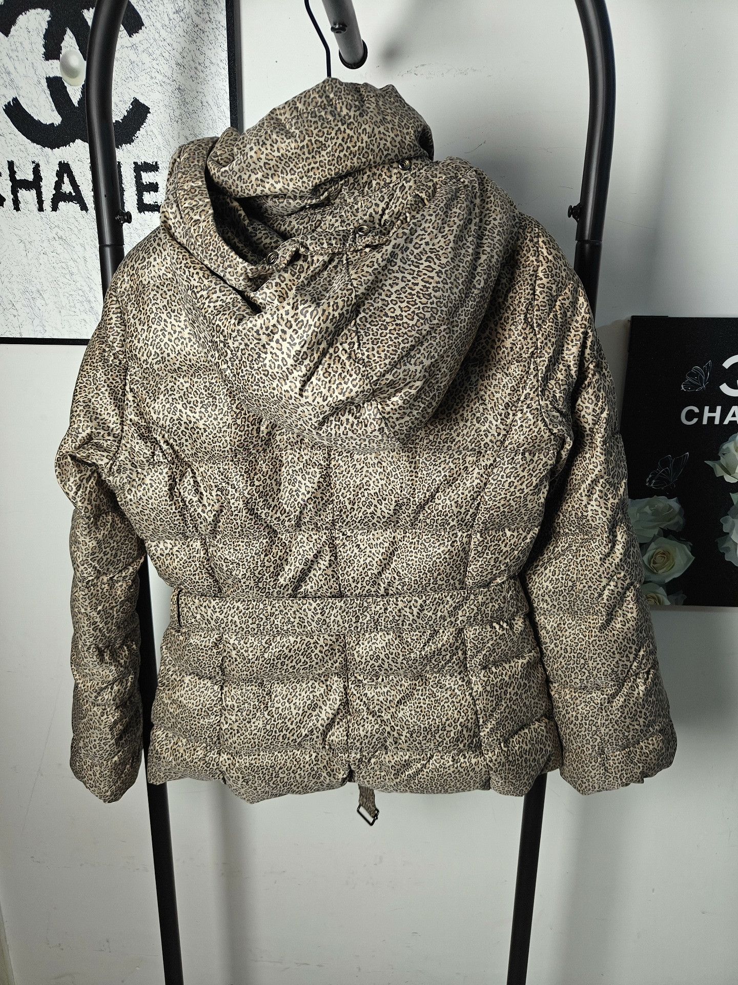 Max Mara Max Mara Down White Down Jacket M Women Size M / US 6-8 / IT 42-44 - 2 Thumbnail