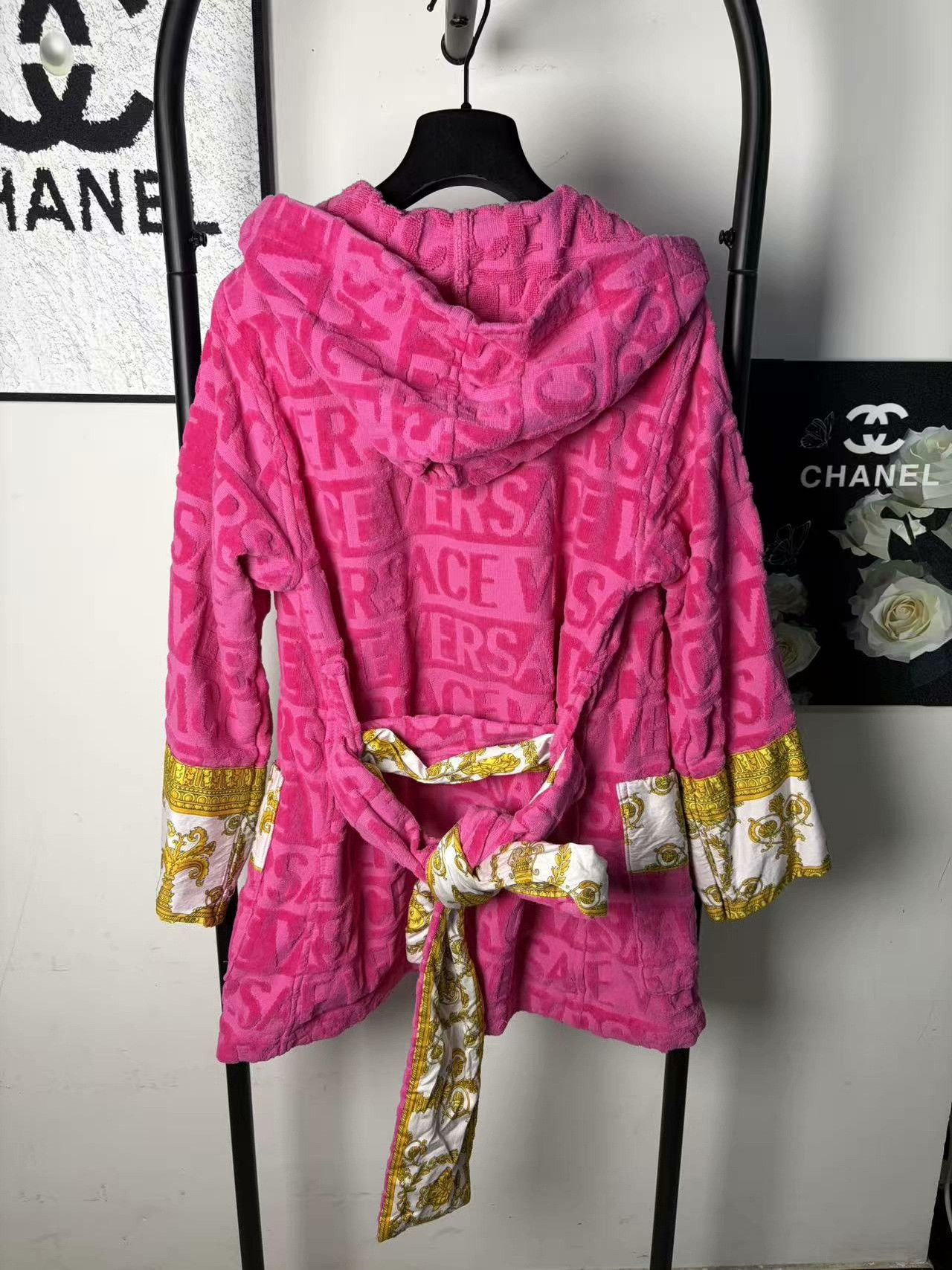 Versace Versace White Coat M Women Size M / US 6-8 / IT 42-44 - 2 Thumbnail