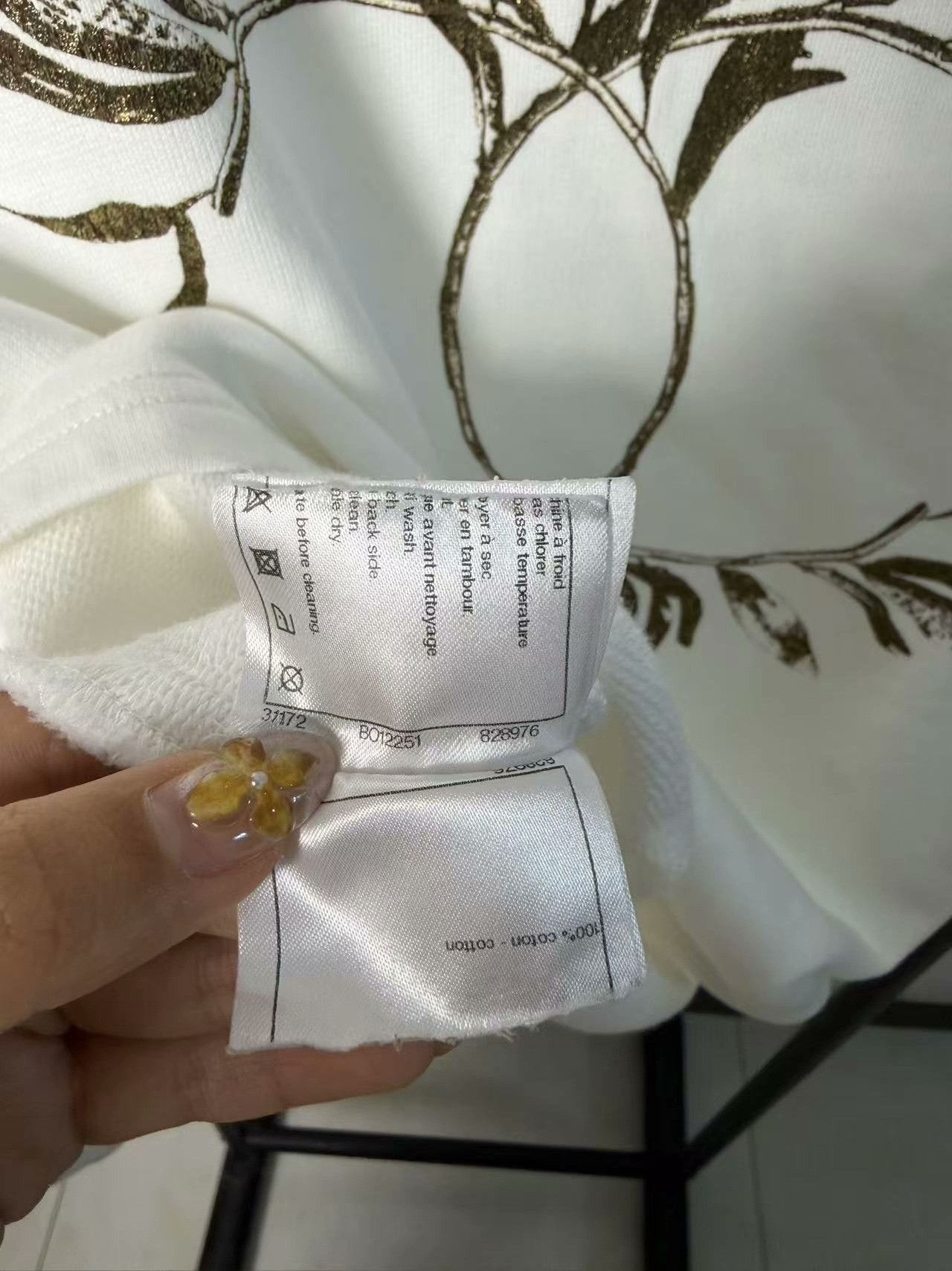 Chanel Chanel White T-Shirt M Women Size M / US 6-8 / IT 42-44 - 4 Thumbnail